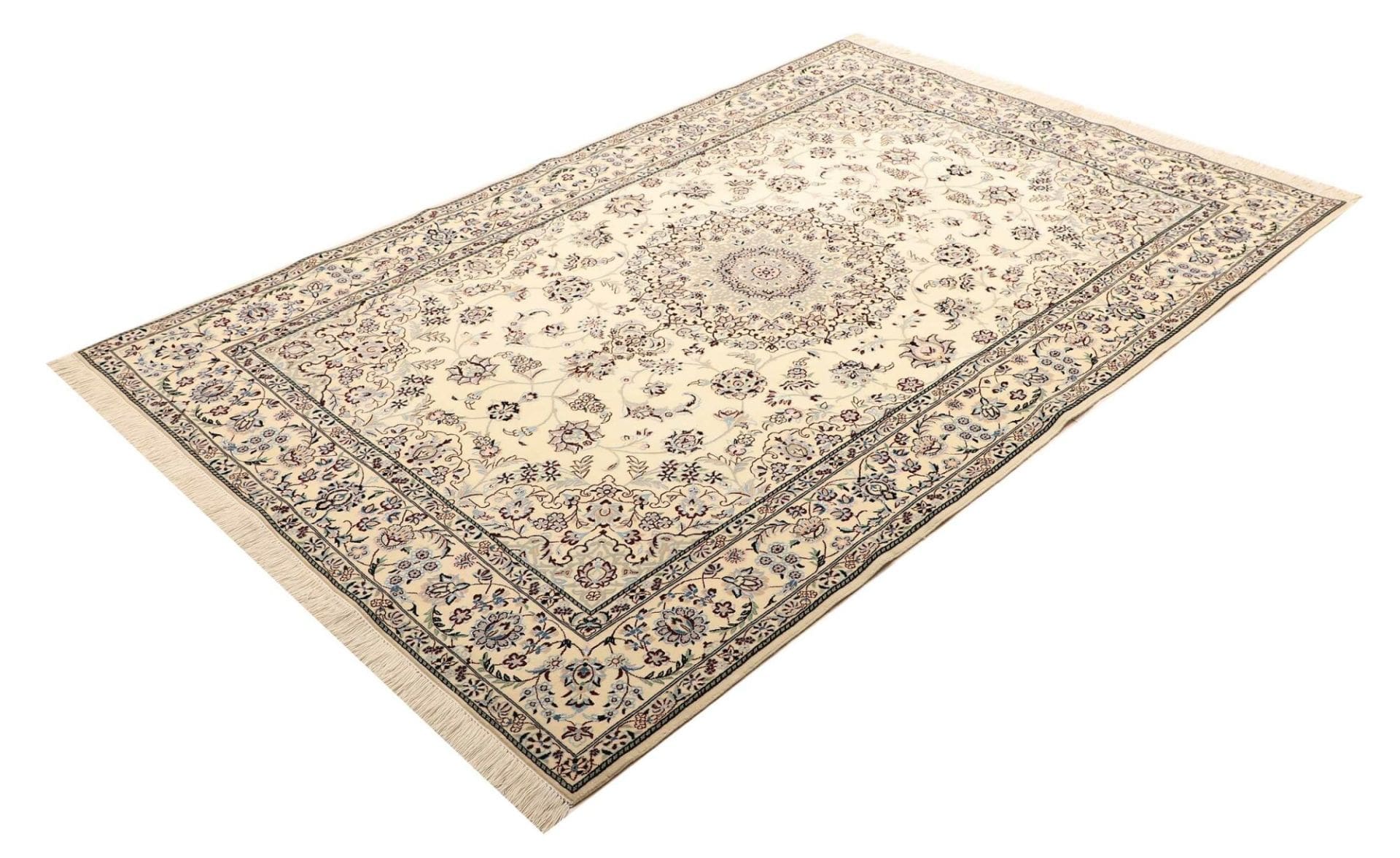 Handgeknüpfter Nain Perserteppich 137 × 207 cm