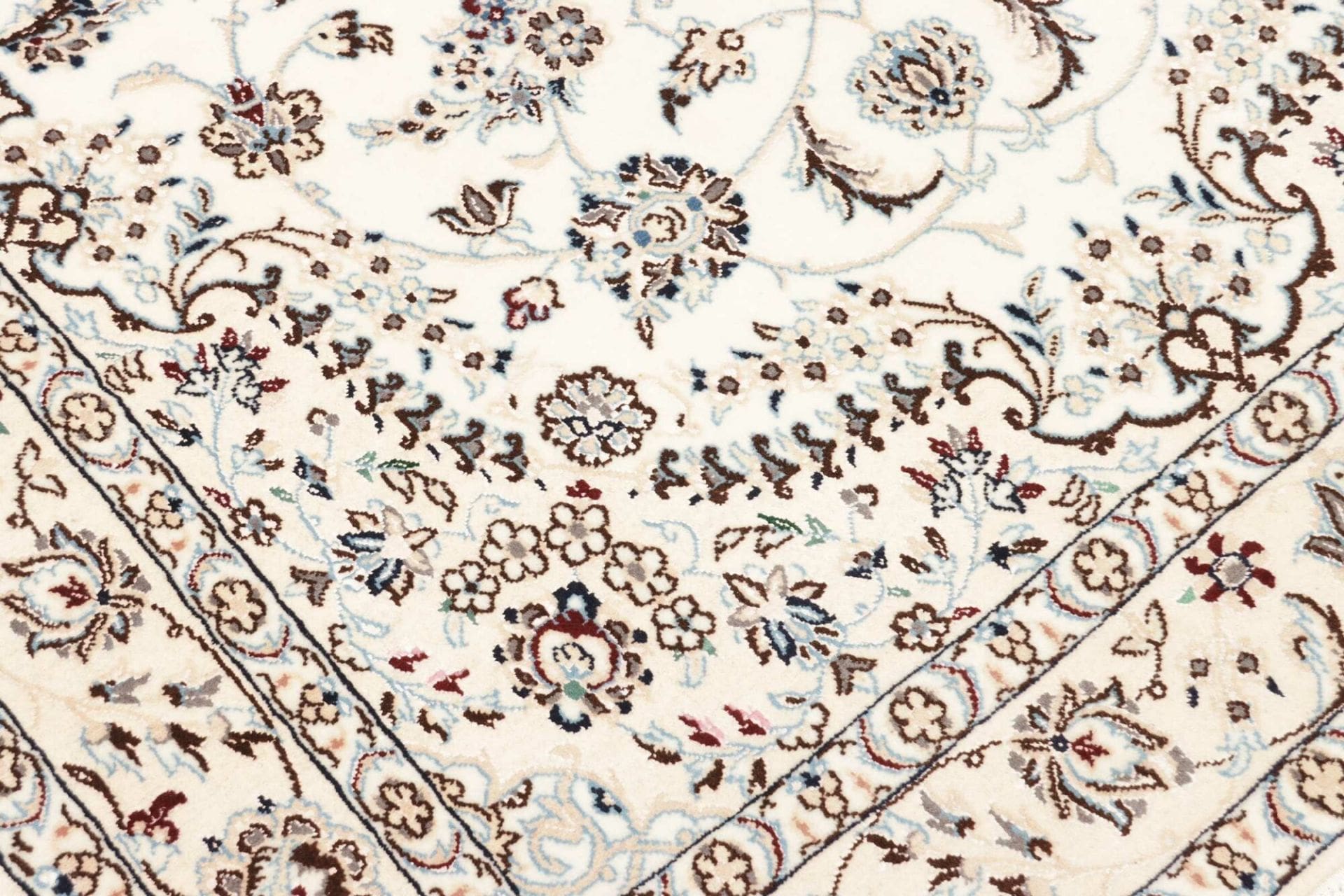 Nain Perserteppich aus Iran, 133 × 206 cm