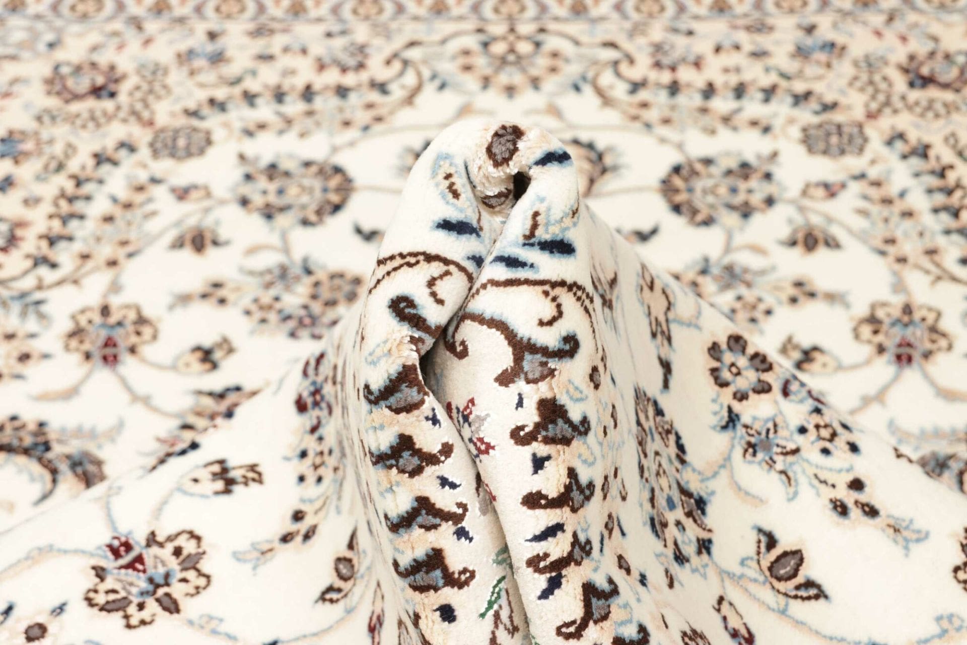 Nain Perserteppich aus Iran, 133 × 206 cm