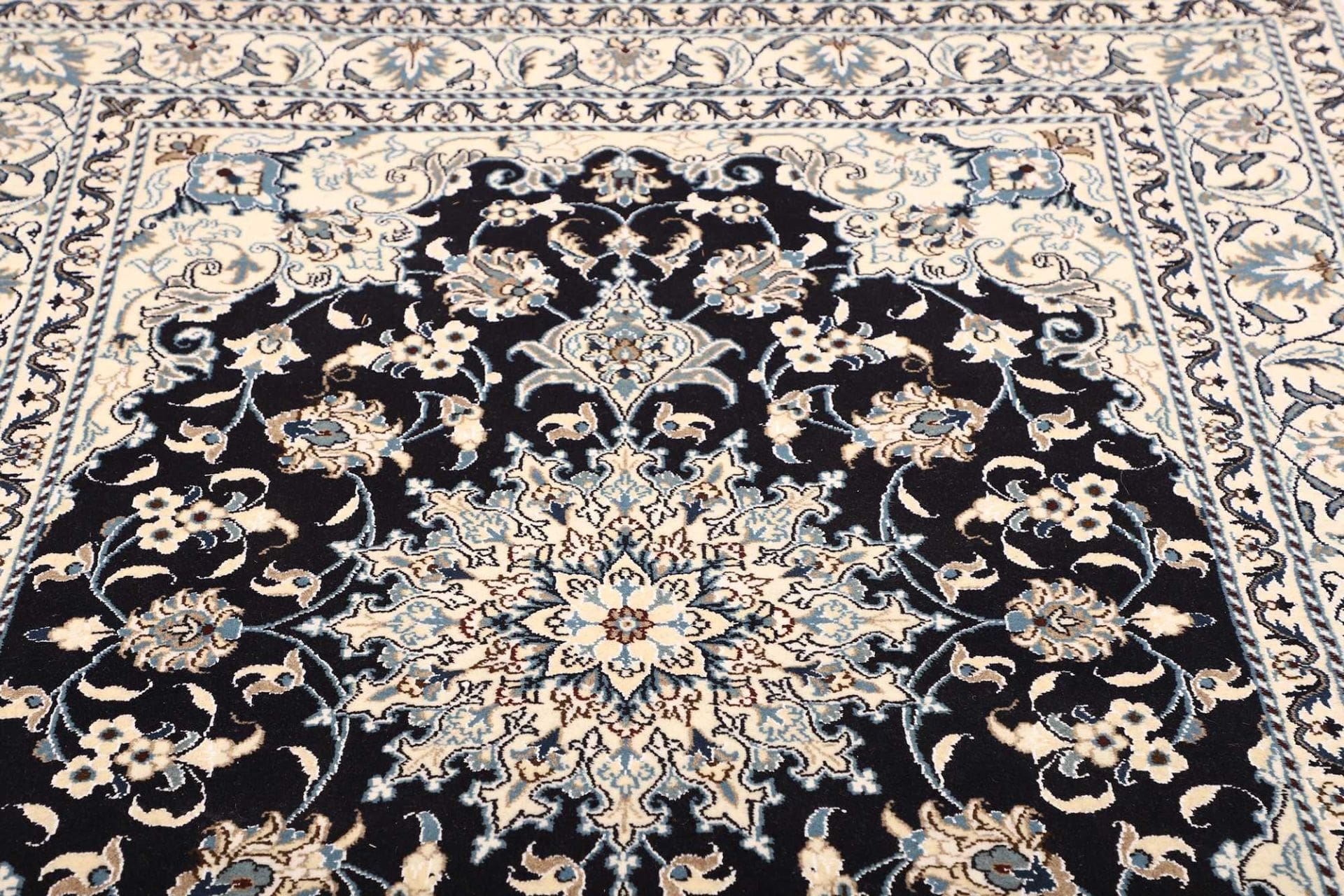 Handgeknüpfter Nain Perserteppich 151 × 202 cm