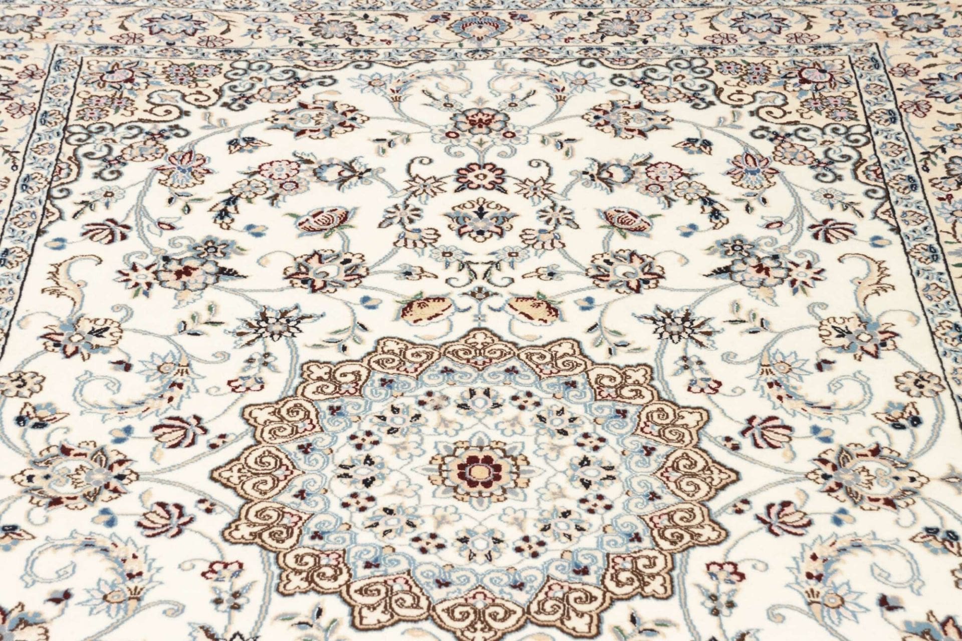 Nain Perserteppich 141 × 198 cm aus Wolle, handgeknüpft