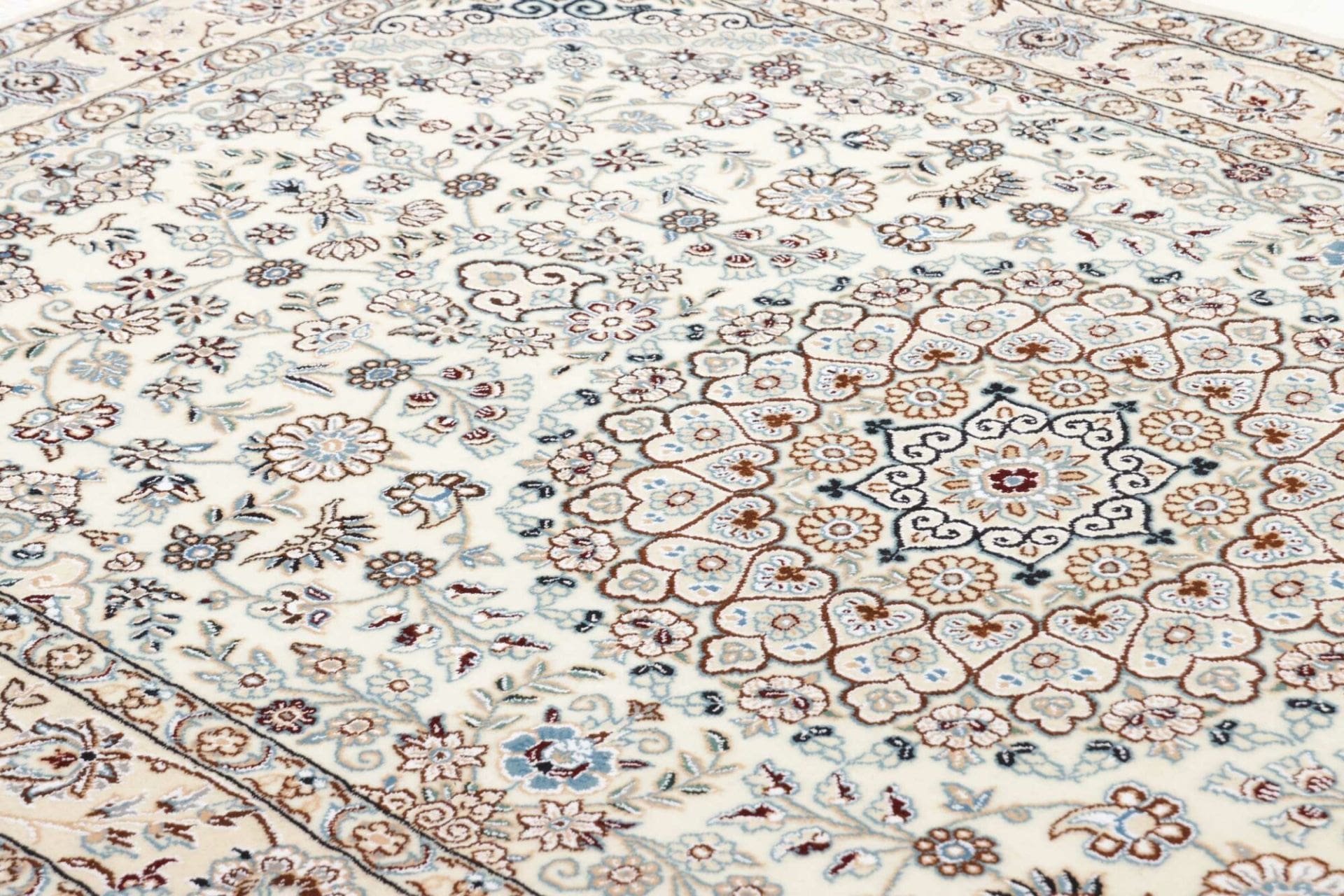Handgeknüpfter Nain Perserteppich, 133 × 215 cm, Wolle