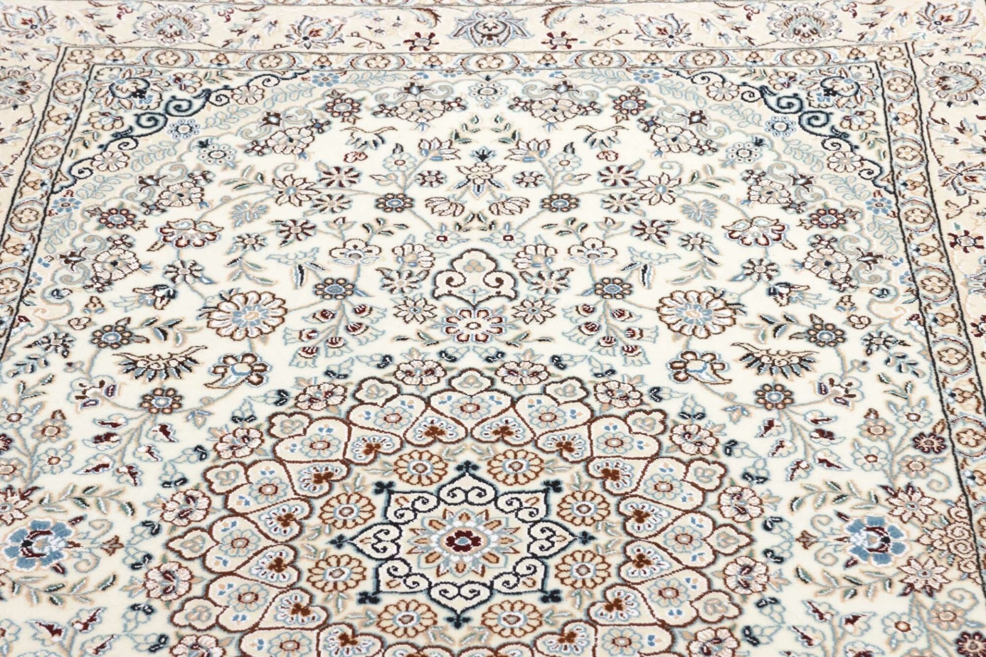 Handgeknüpfter Nain Perserteppich, 133 × 215 cm, Wolle