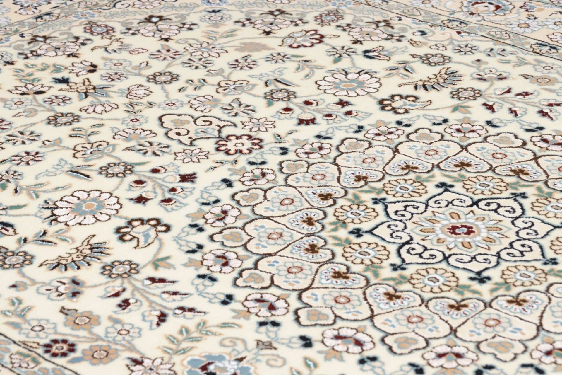Nain Perserteppich 135 × 210 cm aus Wolle, handgeknüpft