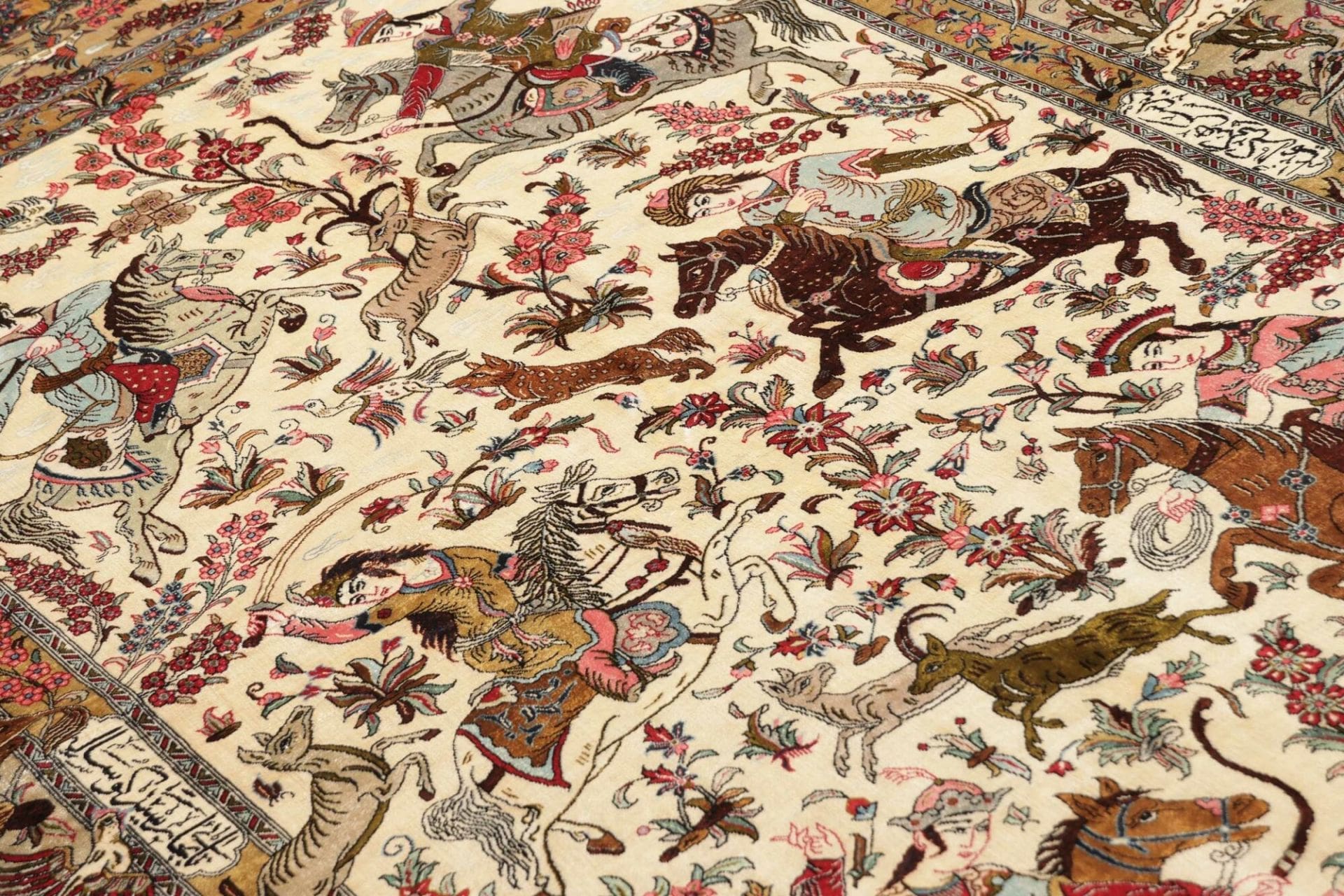 Ghom Perserteppich aus Iran, 135 × 203 cm