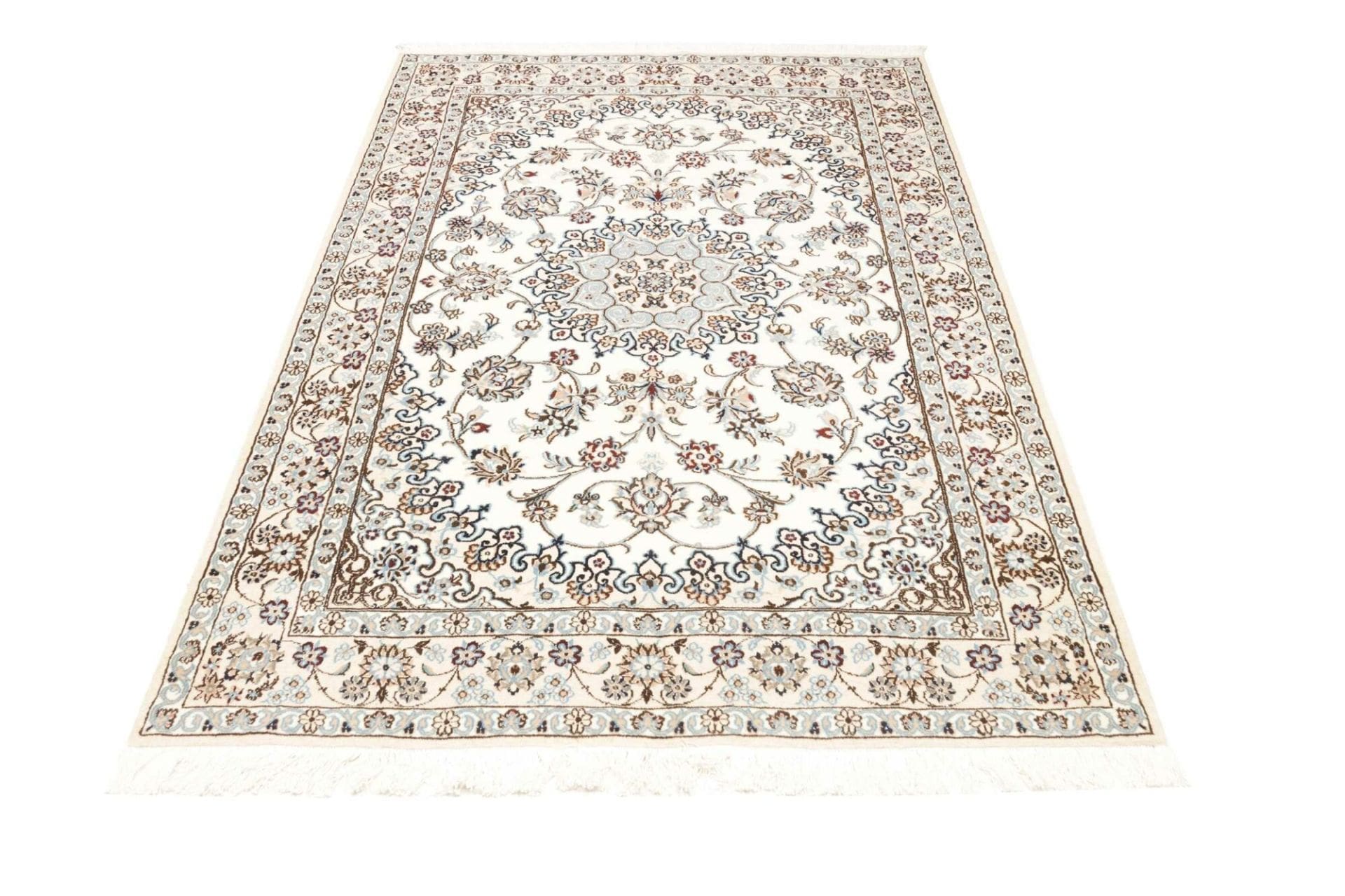 Nain Perserteppich aus Iran, 135 × 202 cm