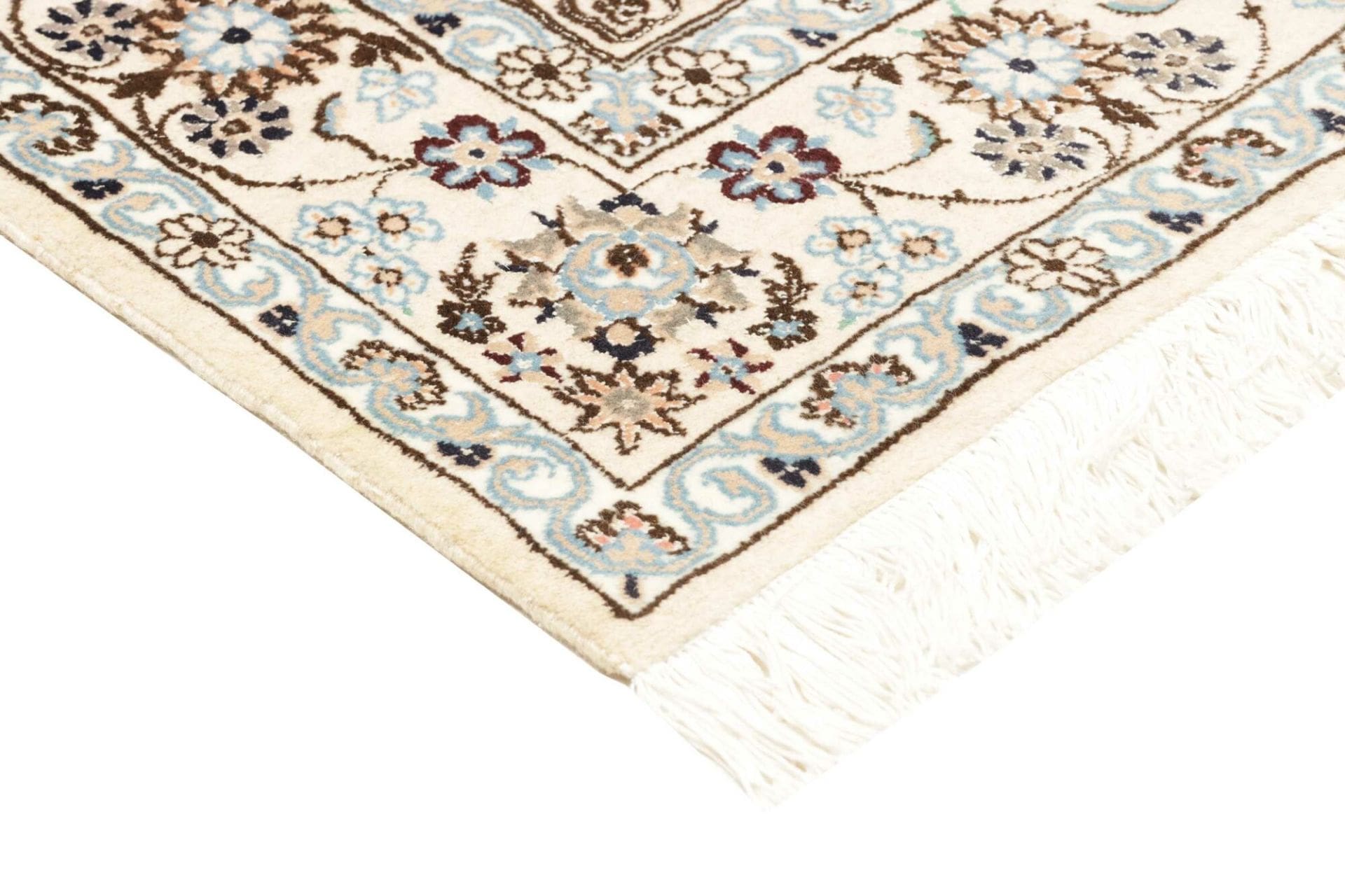 Nain Perserteppich aus Iran, 135 × 202 cm