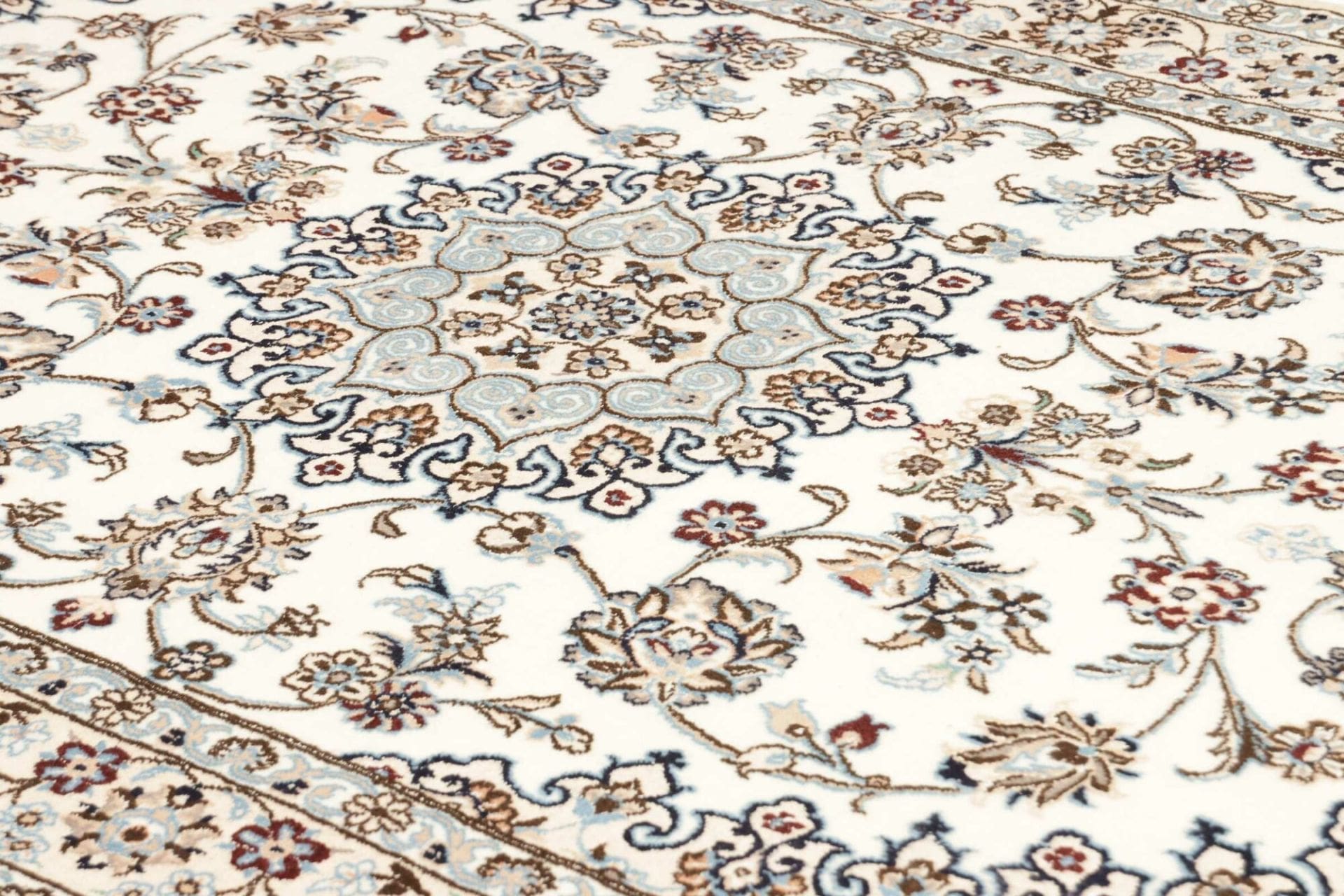Nain Perserteppich aus Iran, 135 × 202 cm