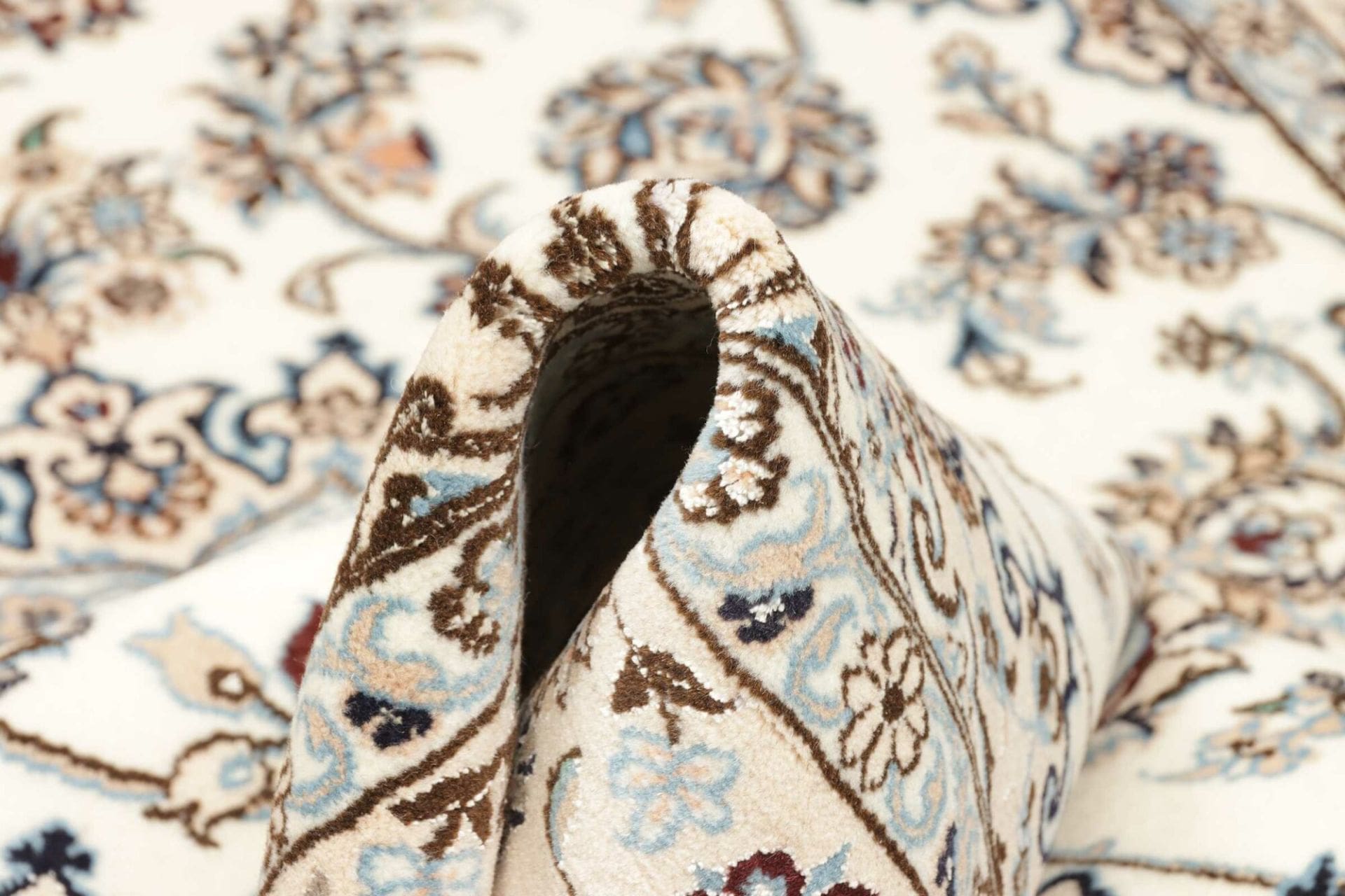 Nain Perserteppich aus Iran, 135 × 202 cm