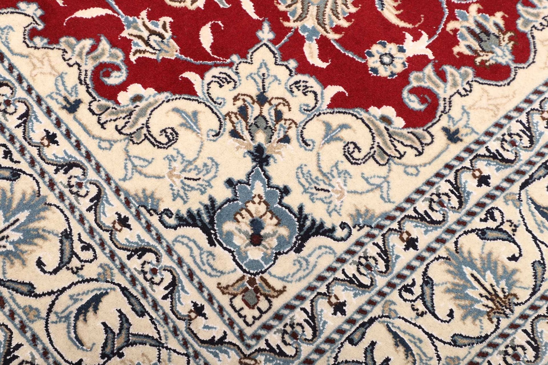 Handgeknüpfter Nain Perserteppich 153 × 196 cm