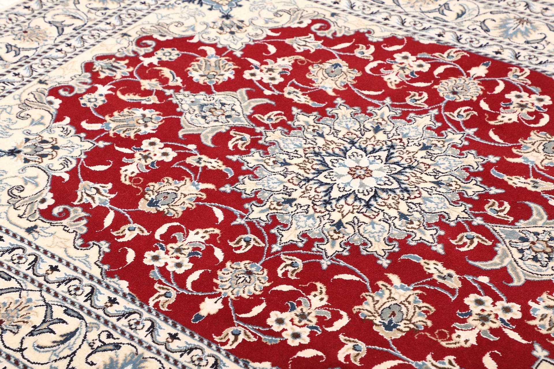 Handgeknüpfter Nain Perserteppich 153 × 196 cm