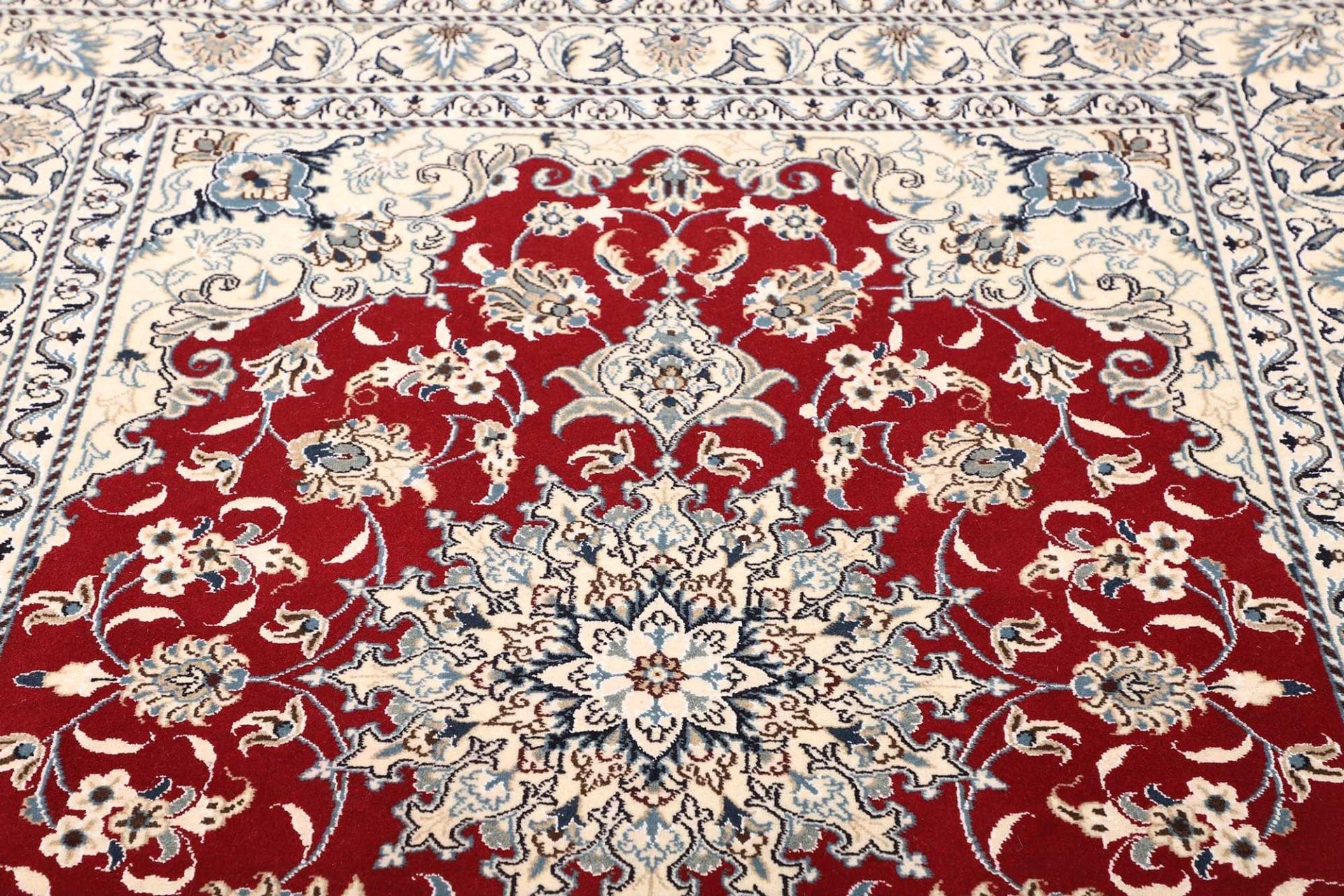 Handgeknüpfter Nain Perserteppich 153 × 196 cm