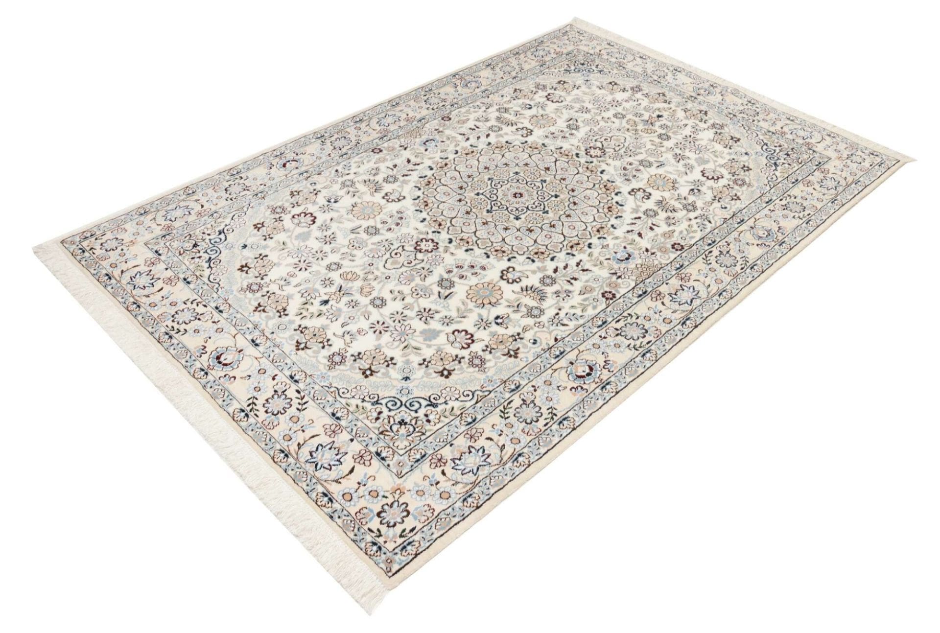 Nain Perserteppich aus Iran, 138 × 203 cm