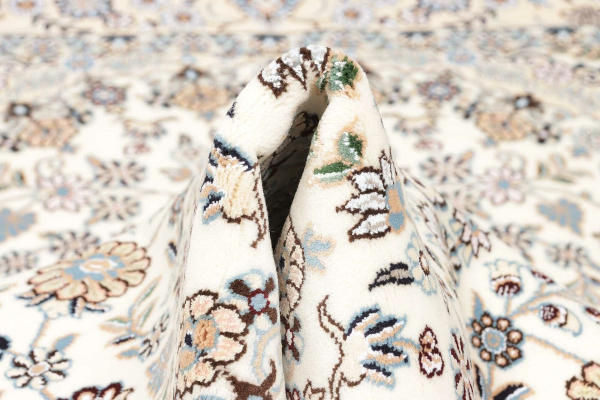 Nain Perserteppich aus Iran, 138 × 203 cm