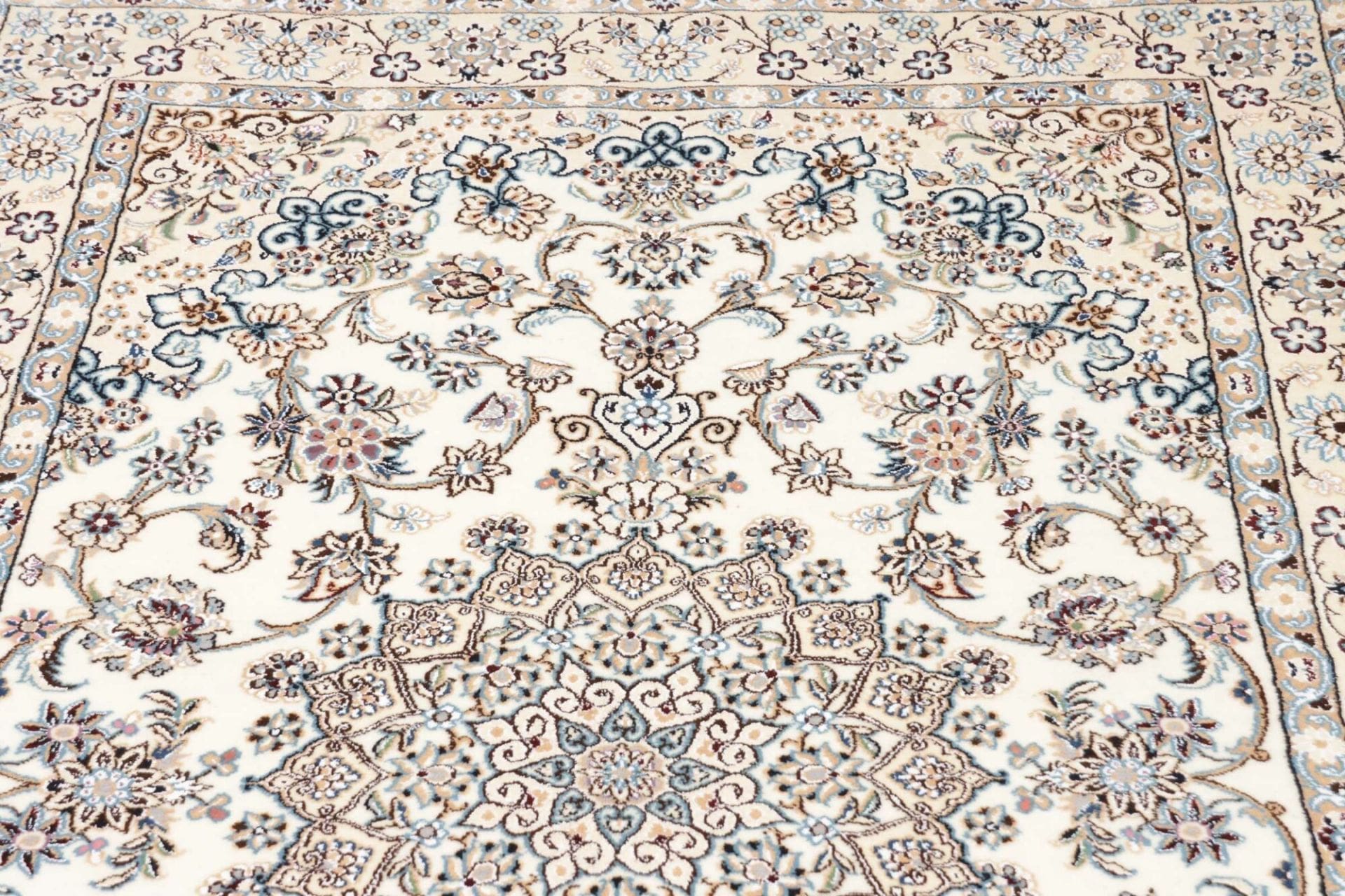 Handgeknüpfter Nain Perserteppich, 131 × 215 cm, Wolle