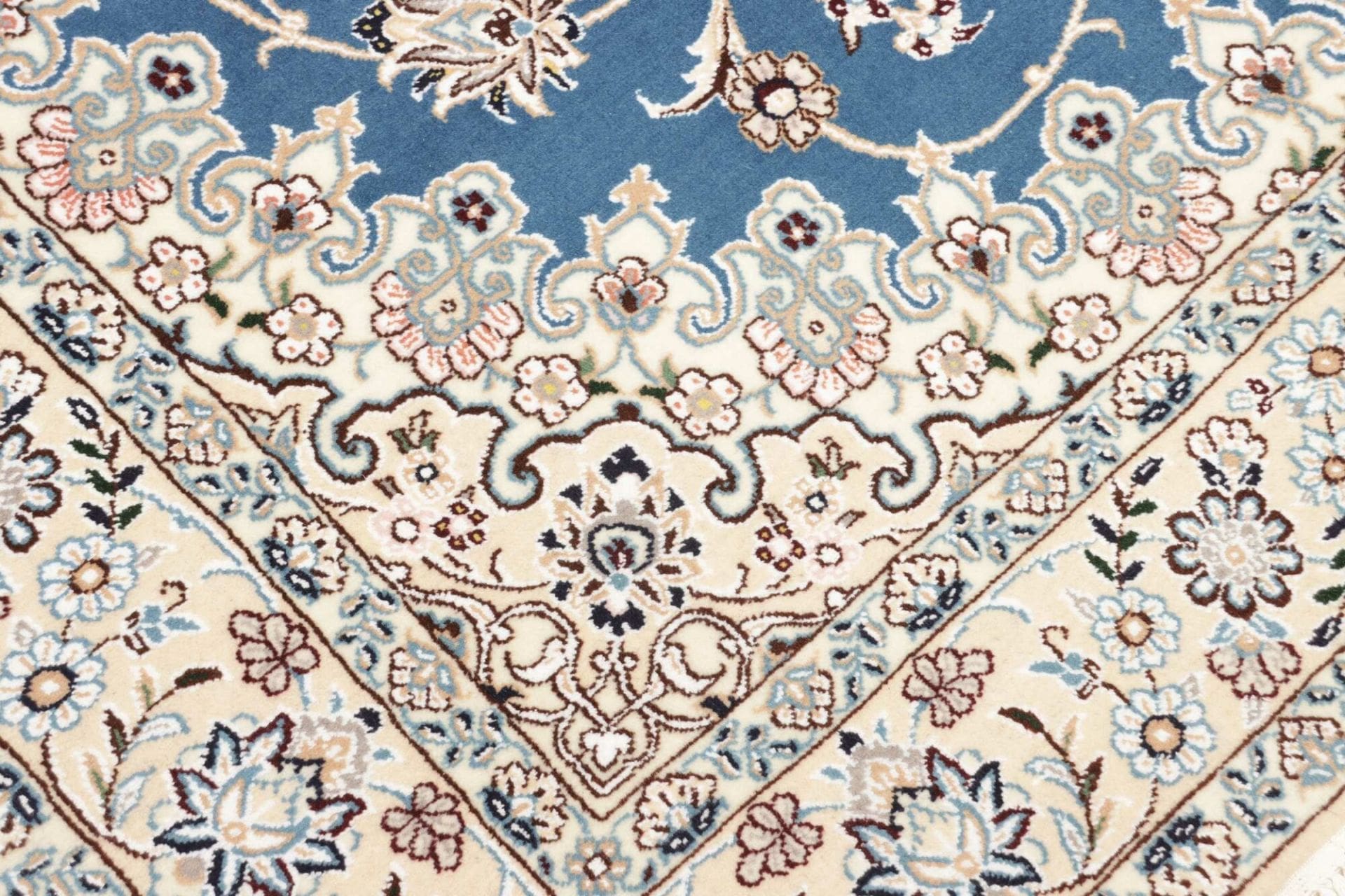 Handgeknüpfter Nain Perserteppich 140 × 214 cm