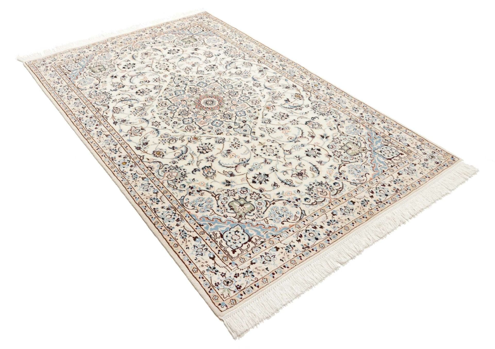 Nain Perserteppich aus Iran, 135 × 208 cm