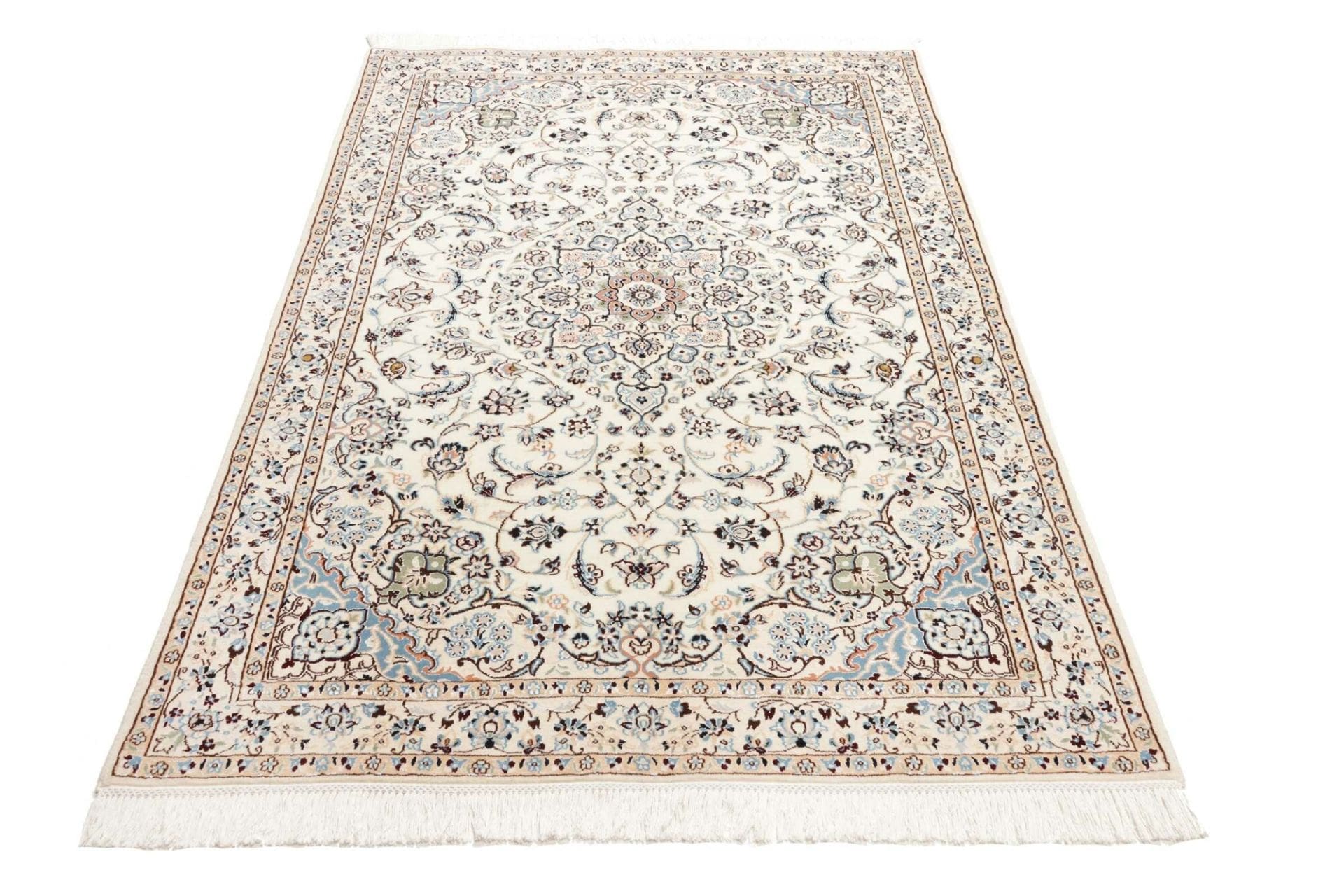 Nain Perserteppich aus Iran, 135 × 208 cm