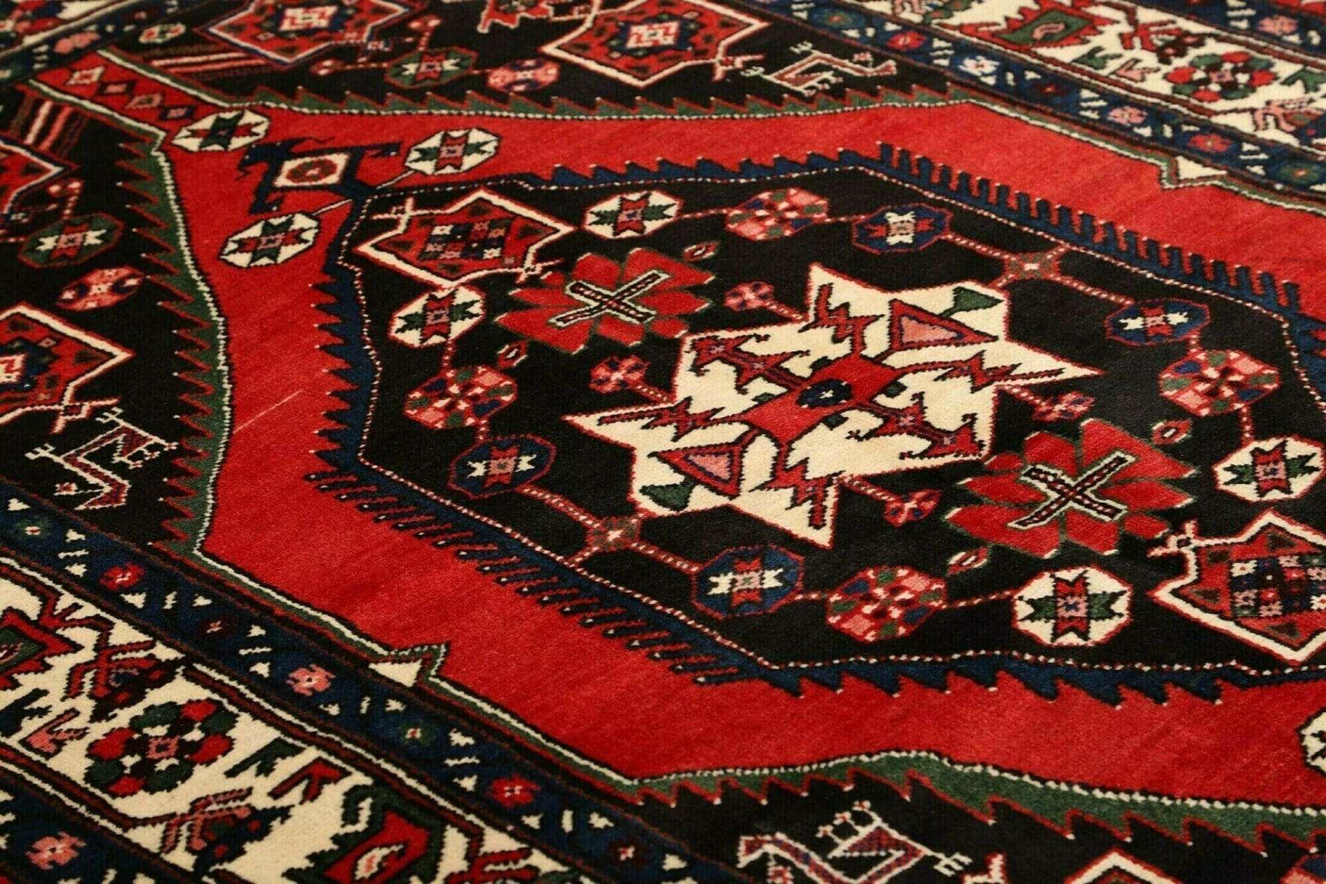 orientteppich-hamadan-141-x-203cm-schurwolle-geometrisches-muster-1-6 Hamadan Perserteppich 141 × 203 cm aus Wolle, handgeknüpft