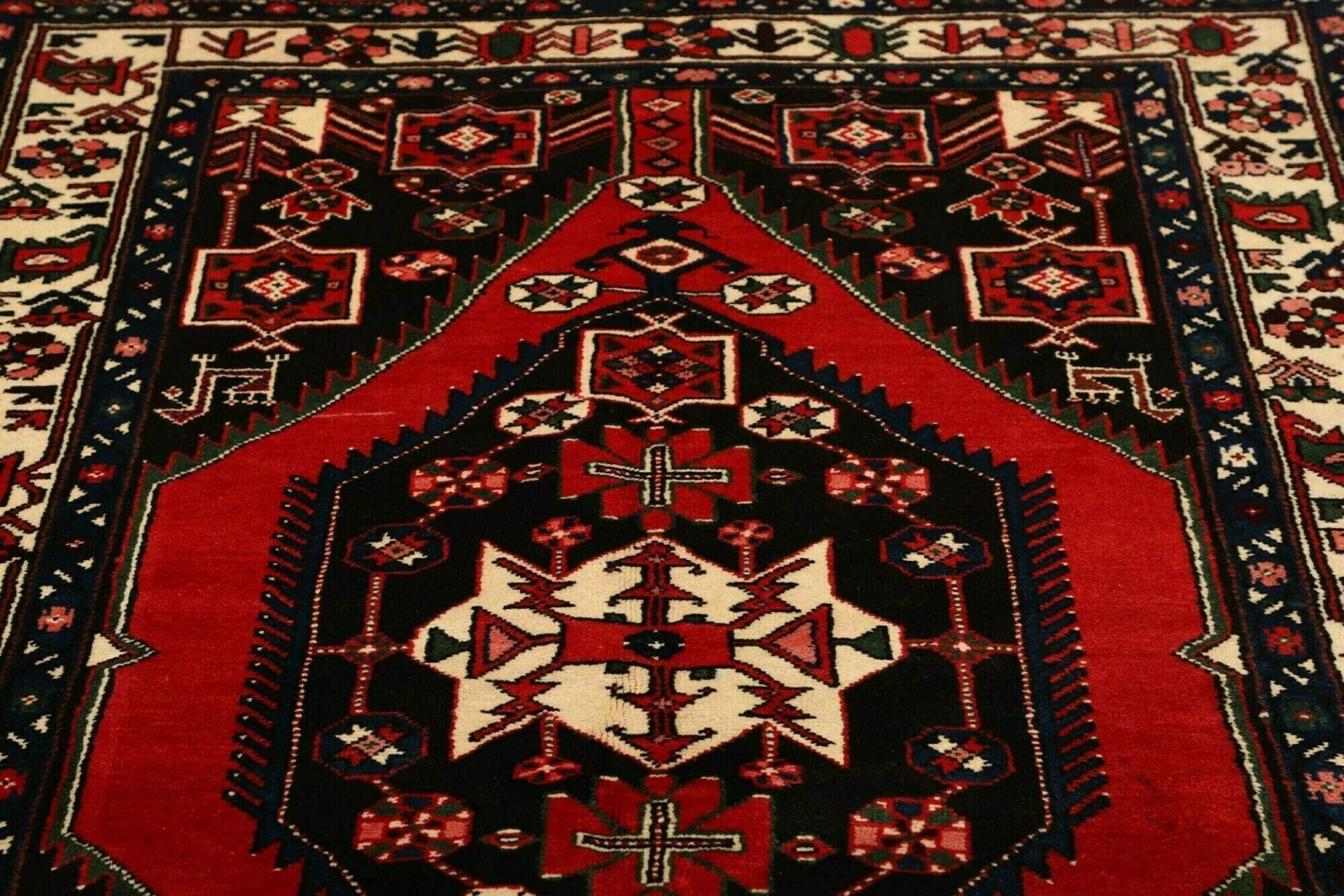 orientteppich-hamadan-141-x-203cm-schurwolle-geometrisches-muster-1-7 Hamadan Perserteppich 141 × 203 cm aus Wolle, handgeknüpft