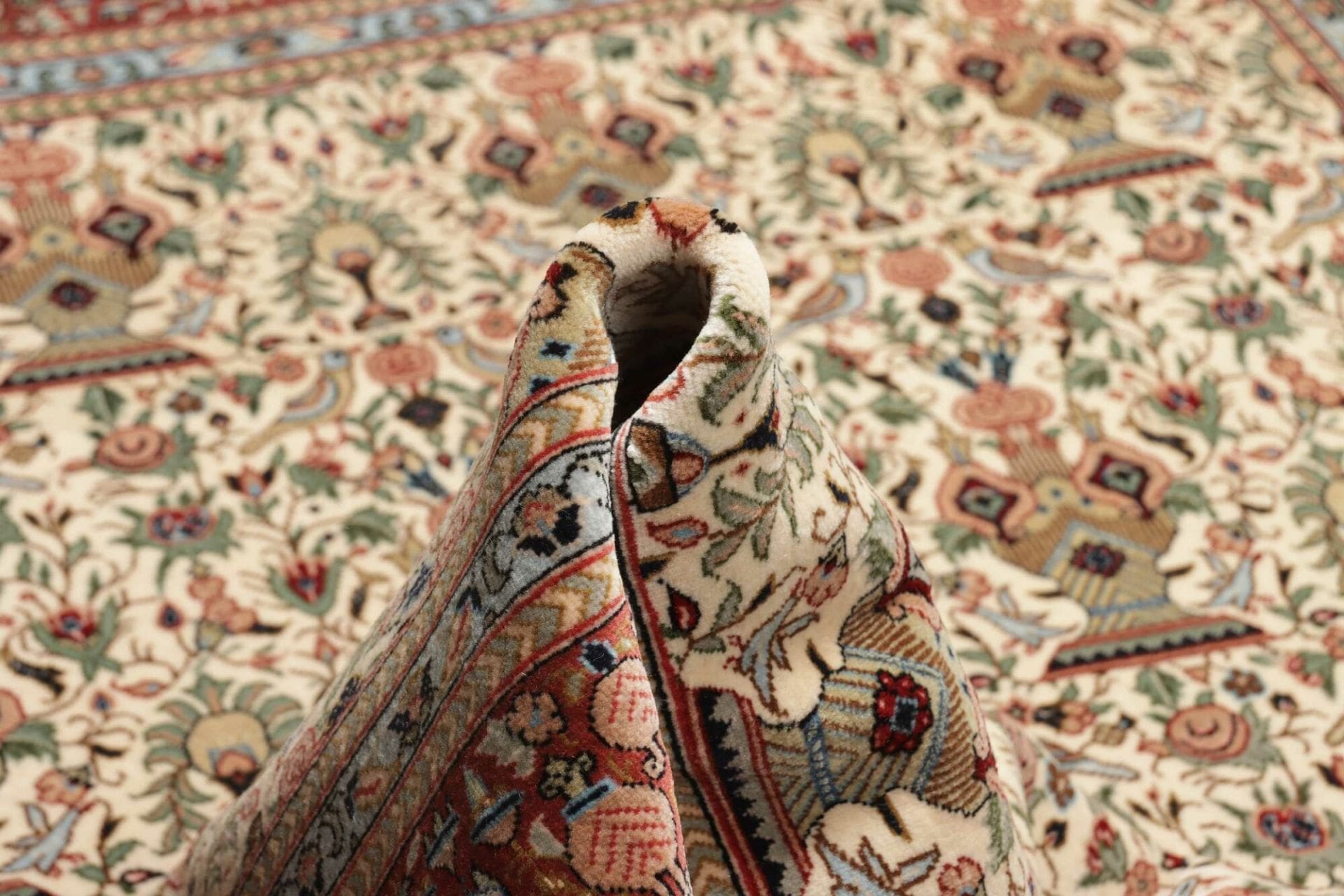Handgeknüpfter Isfahan Perserteppich, 138 × 211 cm, Wolle & Seide