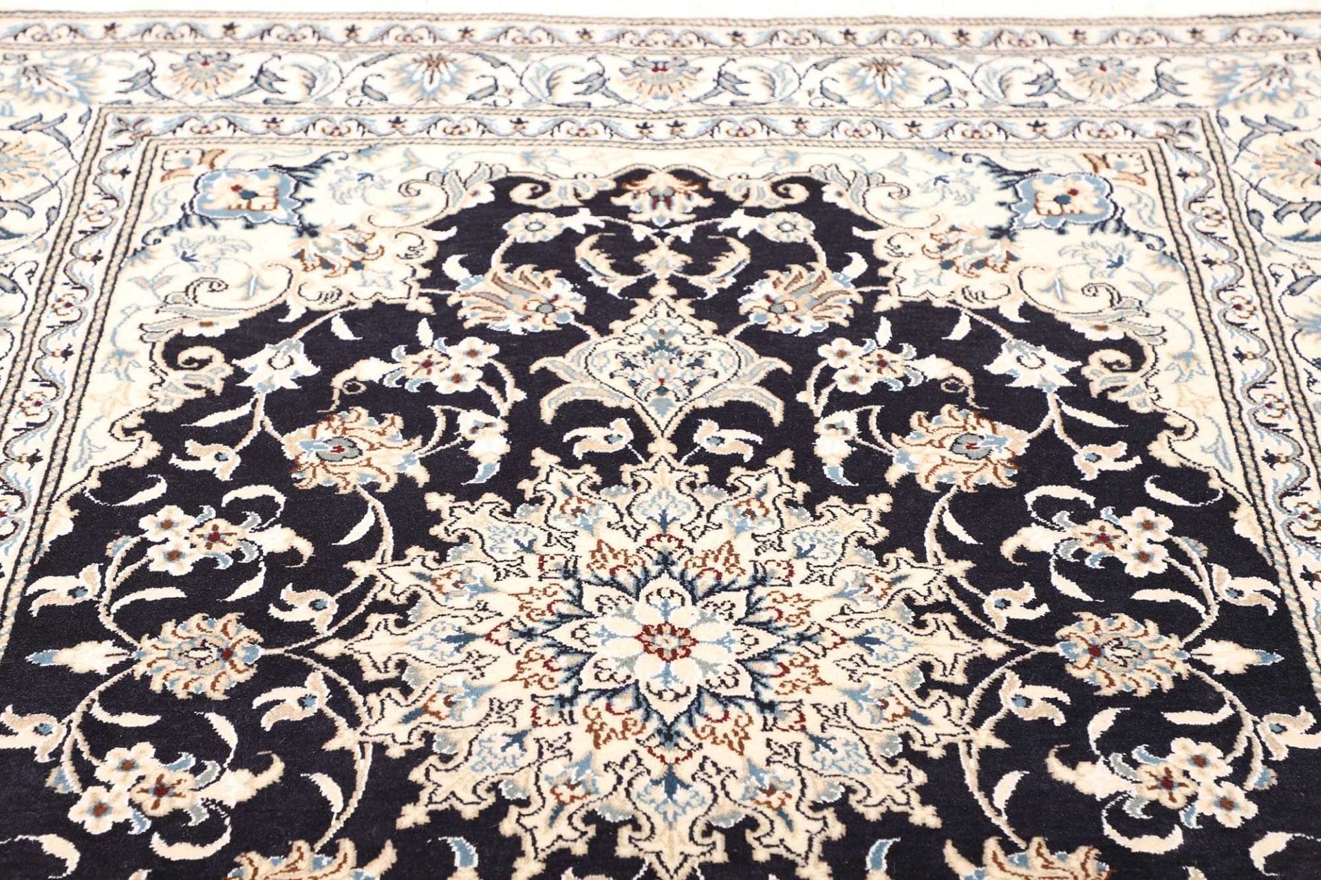 Nain Perserteppich 155 × 202 cm aus Wolle, handgeknüpft