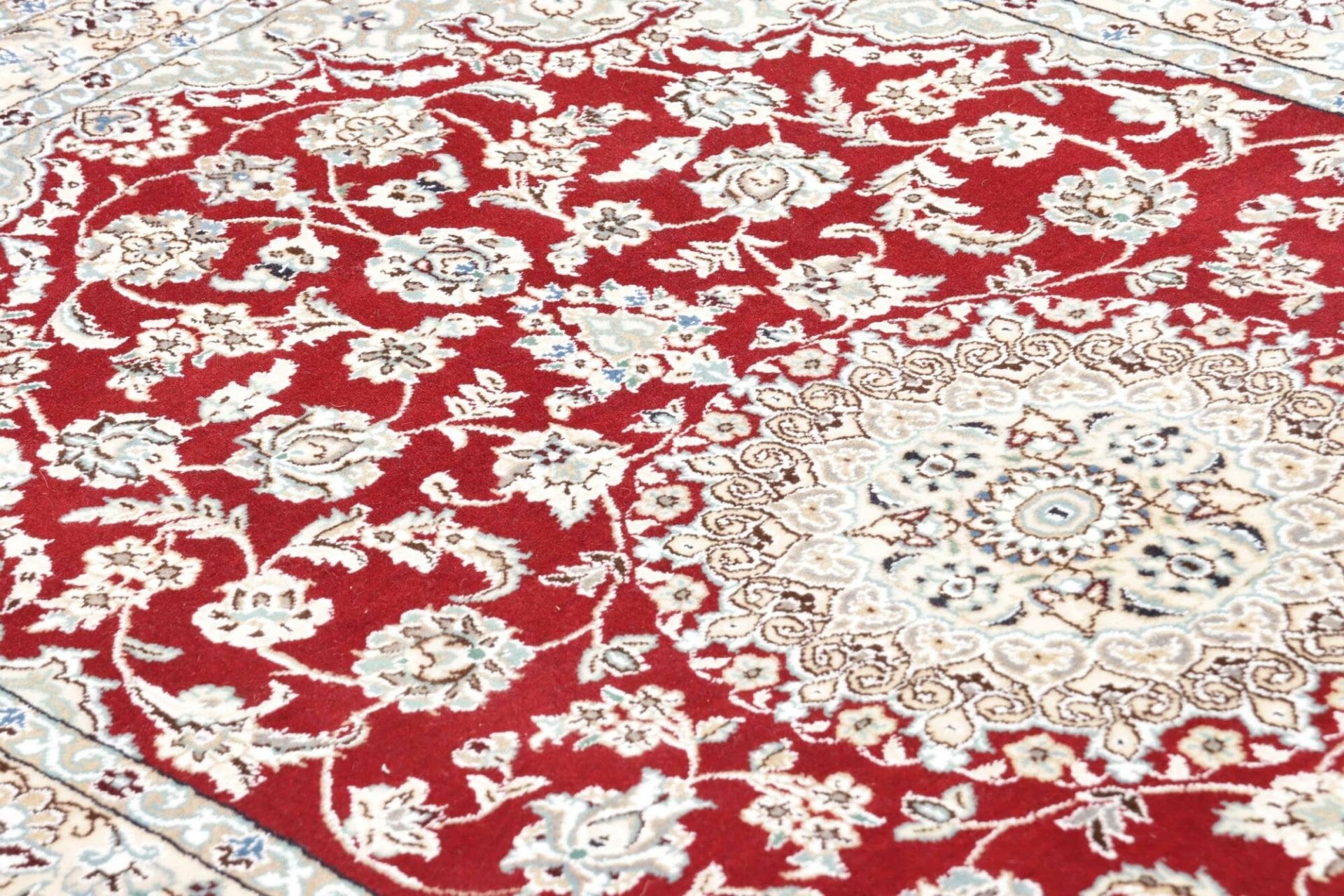 Handgeknüpfter Nain Perserteppich 133 × 200 cm