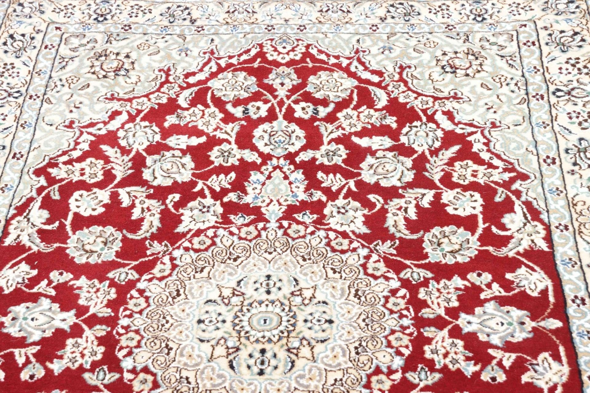 Handgeknüpfter Nain Perserteppich 133 × 200 cm