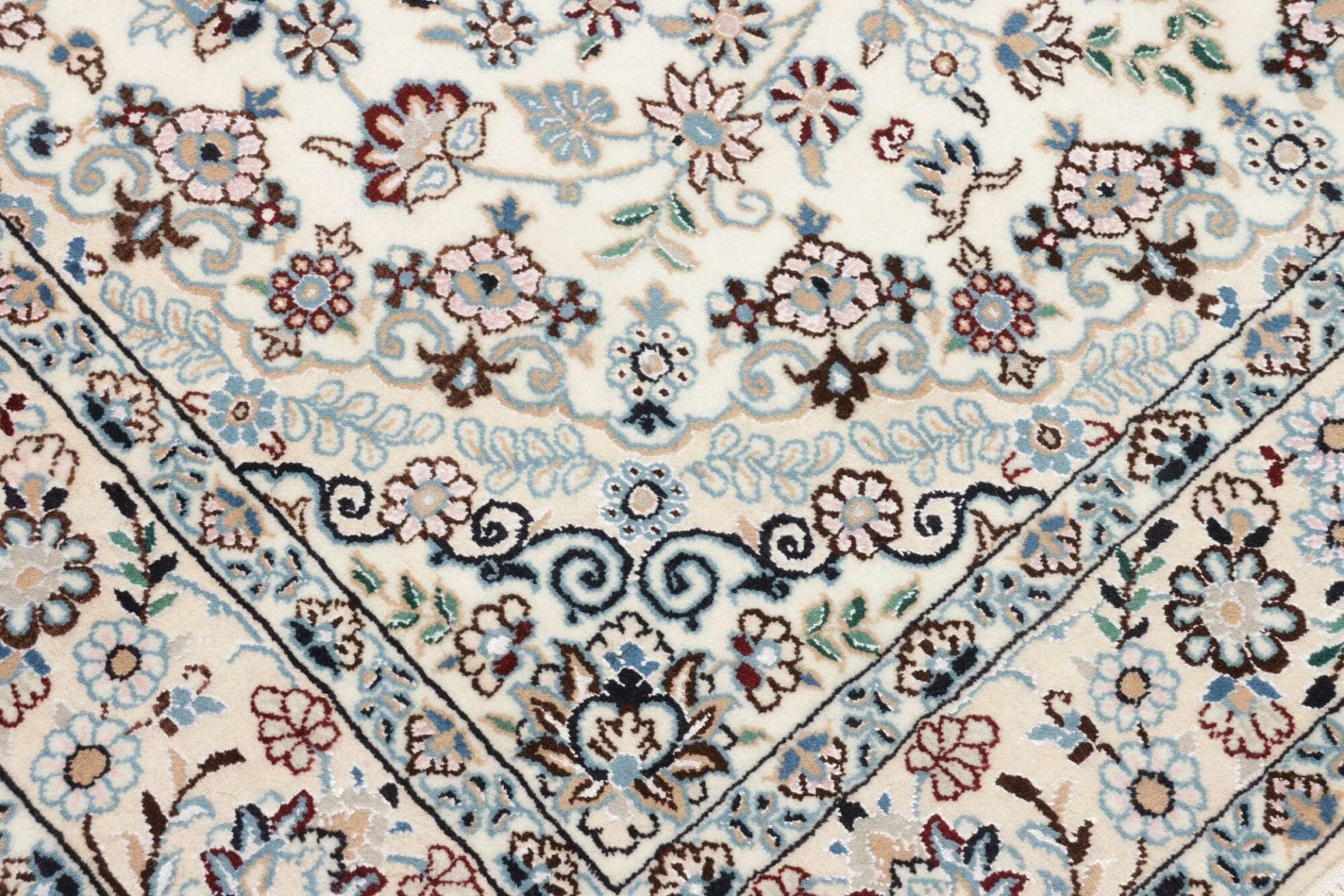 Nain Perserteppich aus Iran, 138 × 210 cm