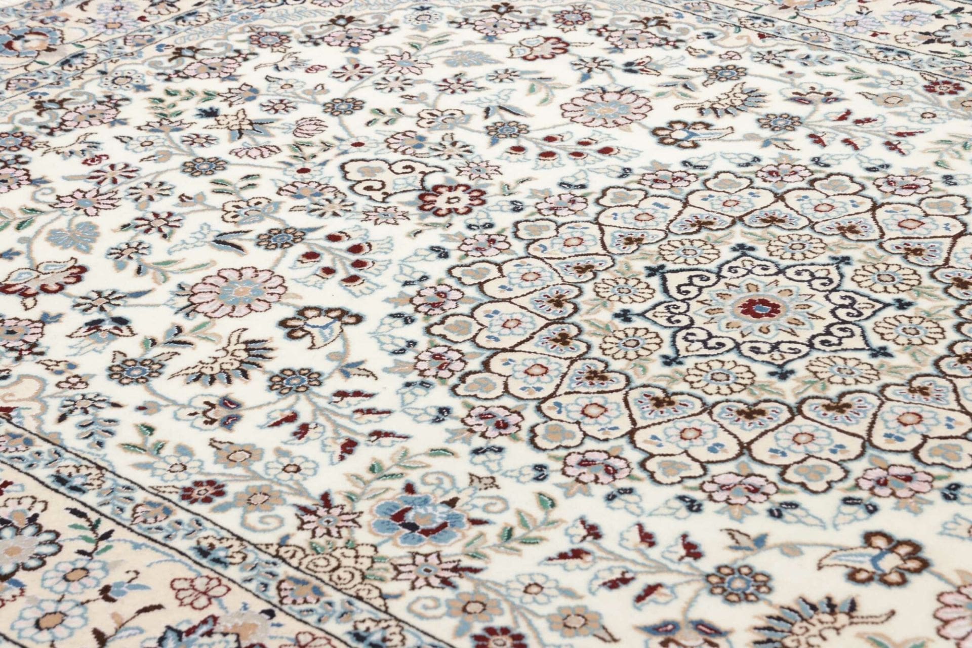 Nain Perserteppich aus Iran, 138 × 210 cm