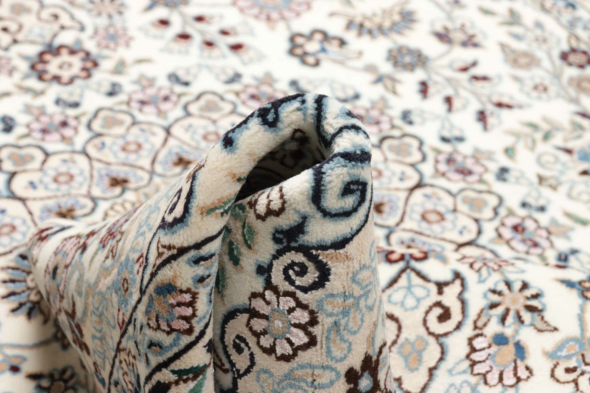 Nain Perserteppich aus Iran, 138 × 210 cm