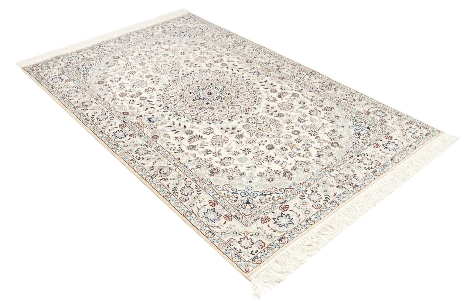 Handgeknüpfter Nain Perserteppich 135 × 214 cm