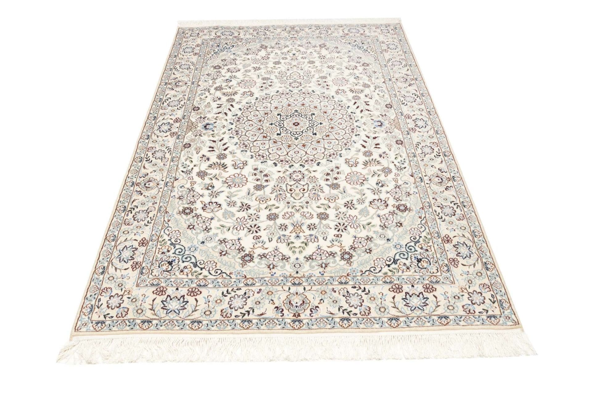 Handgeknüpfter Nain Perserteppich 135 × 214 cm