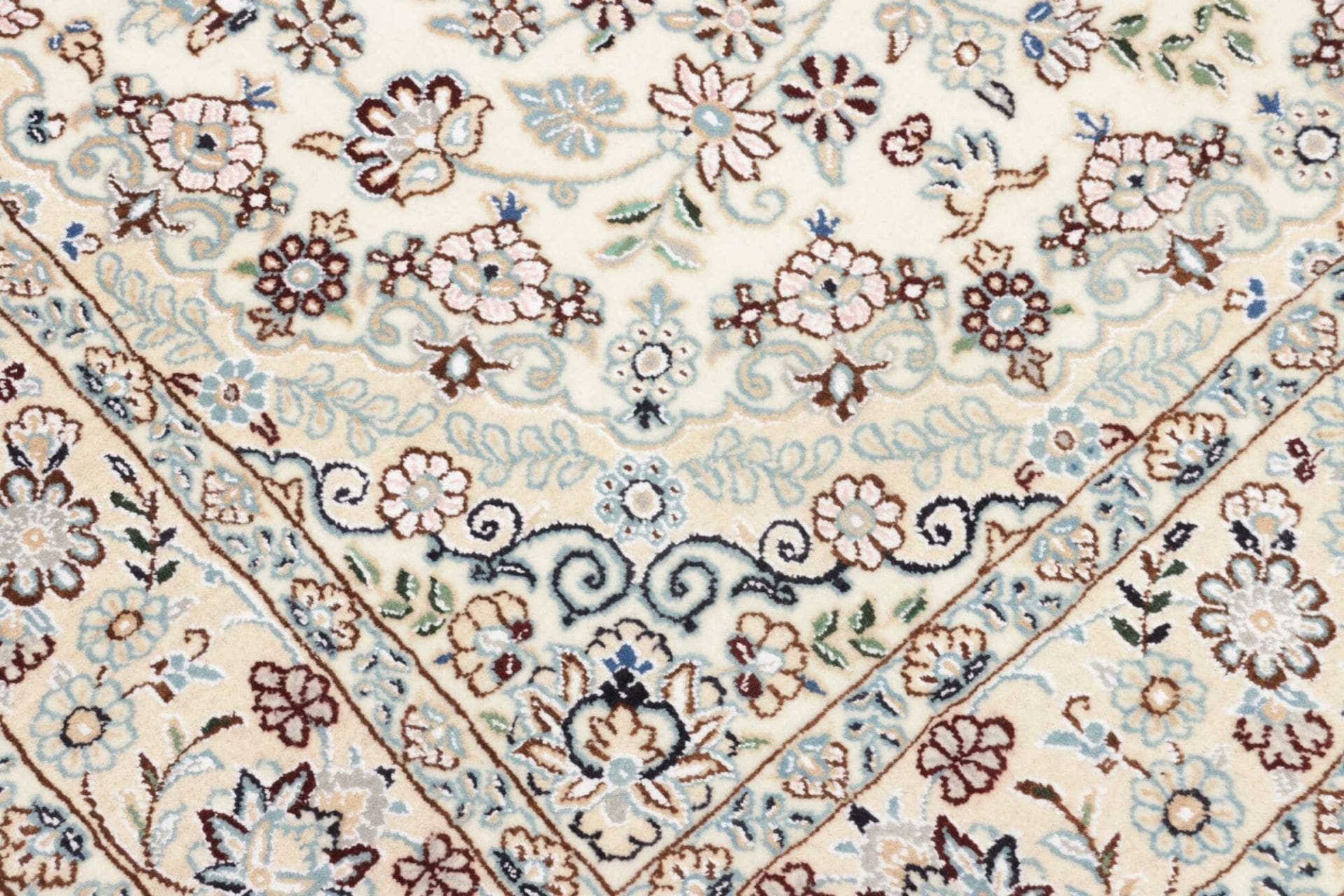 Handgeknüpfter Nain Perserteppich 135 × 214 cm