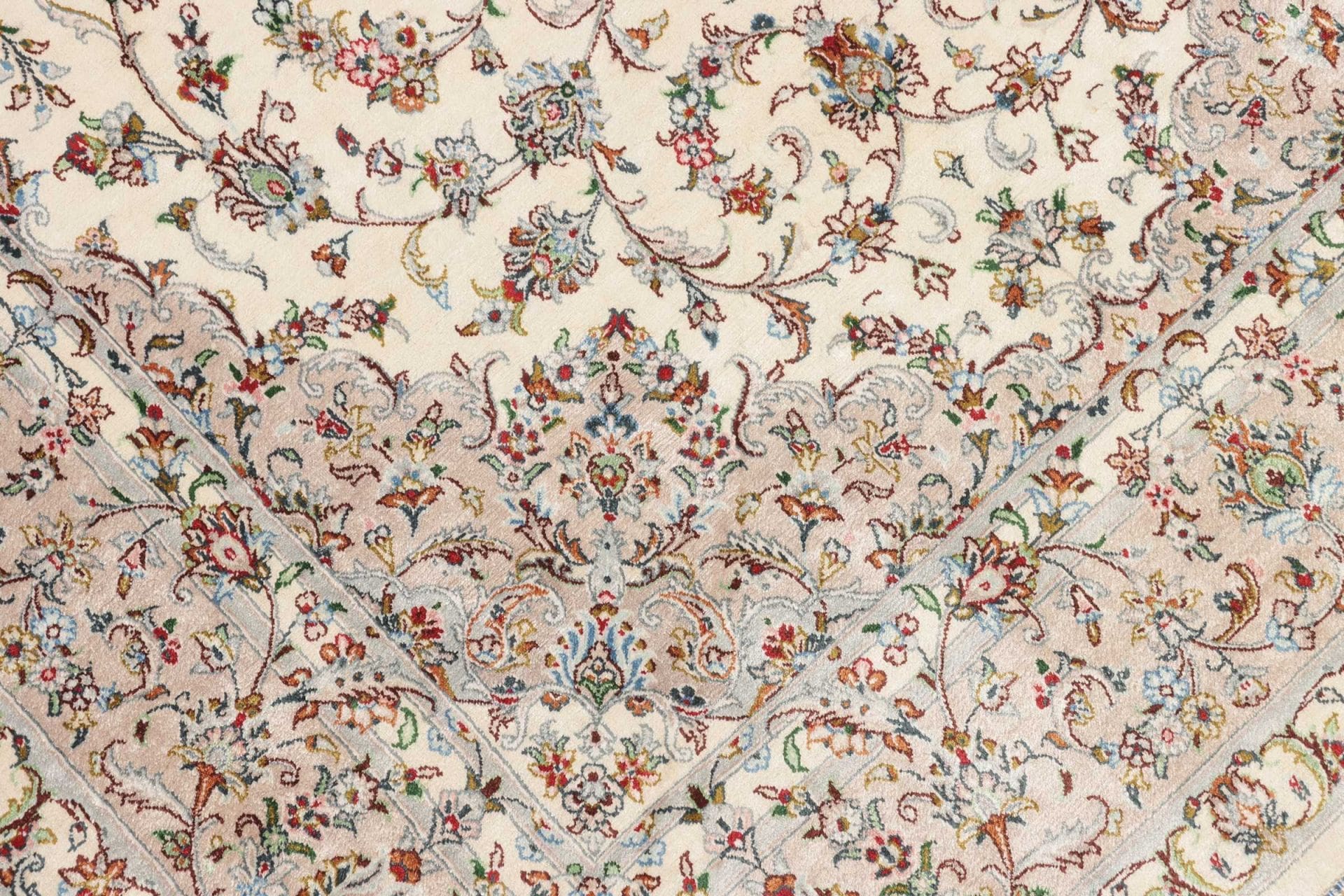 Handgeknüpfter Ghom Perserteppich, 103 × 150 cm, Seide