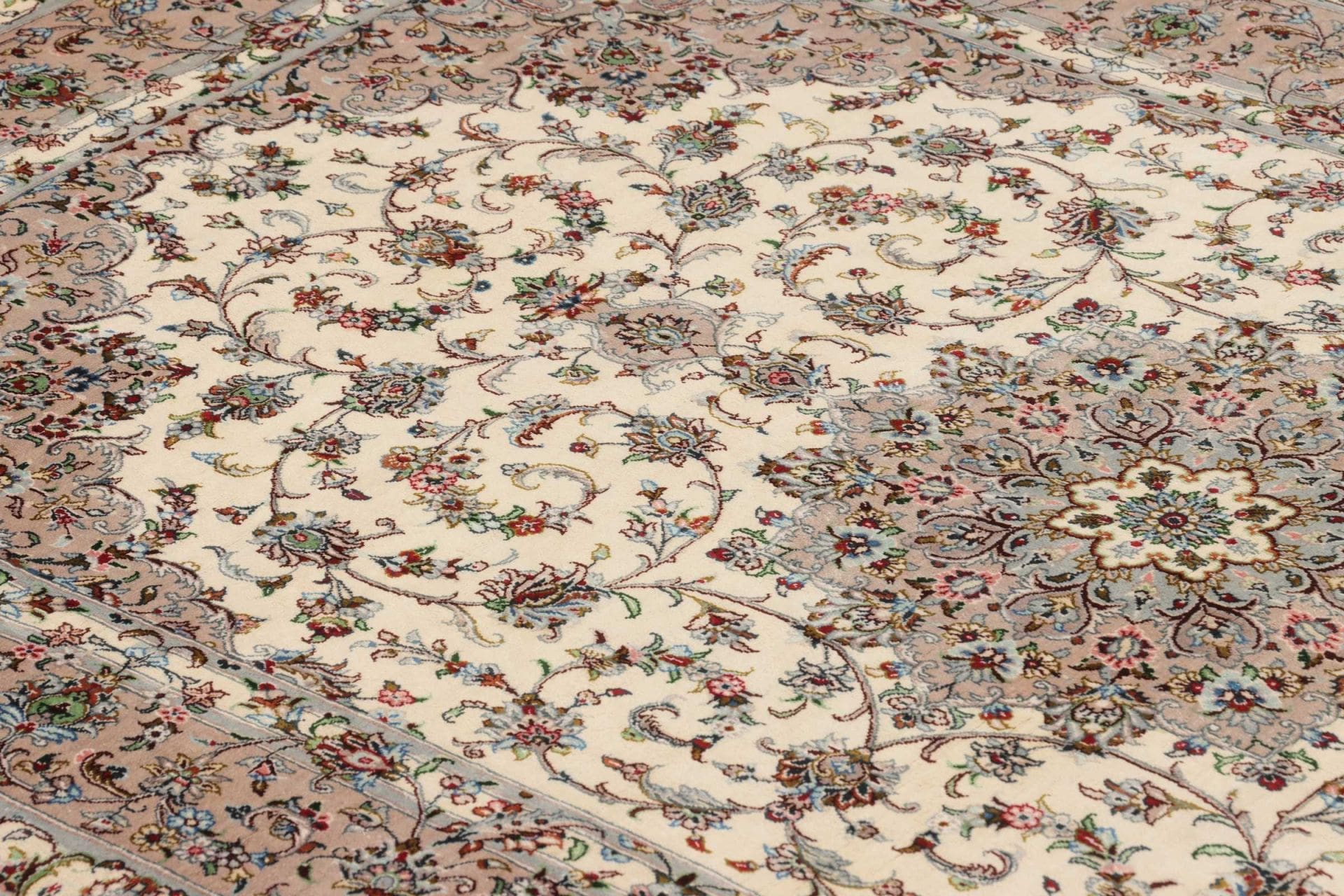 Handgeknüpfter Ghom Perserteppich, 103 × 150 cm, Seide