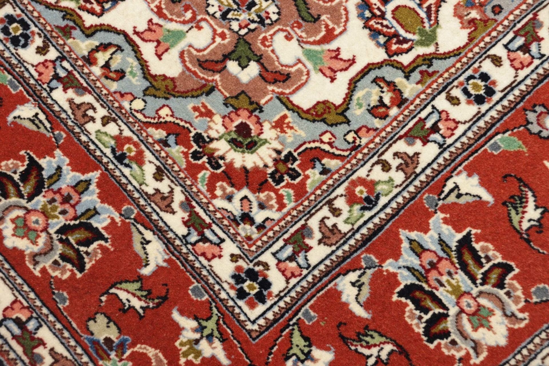 Isfahan Perserteppich aus Iran, 113 × 160 cm