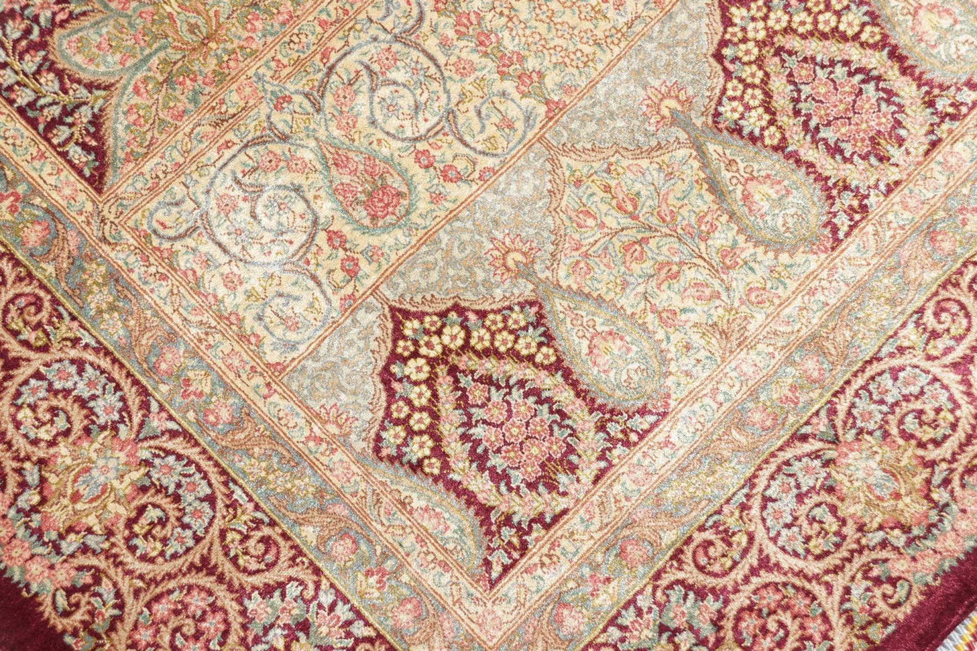 Ghom Perserteppich 106 × 157 cm aus Seide, handgeknüpft