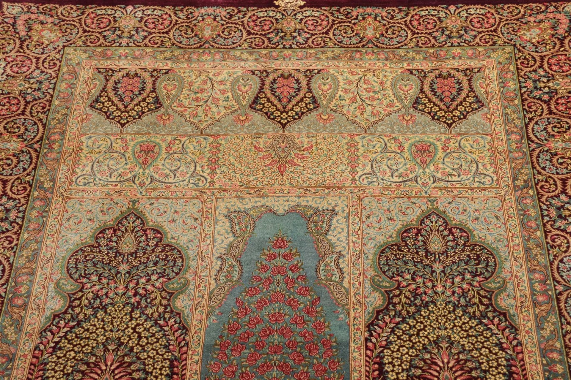 Ghom Perserteppich 106 × 157 cm aus Seide, handgeknüpft