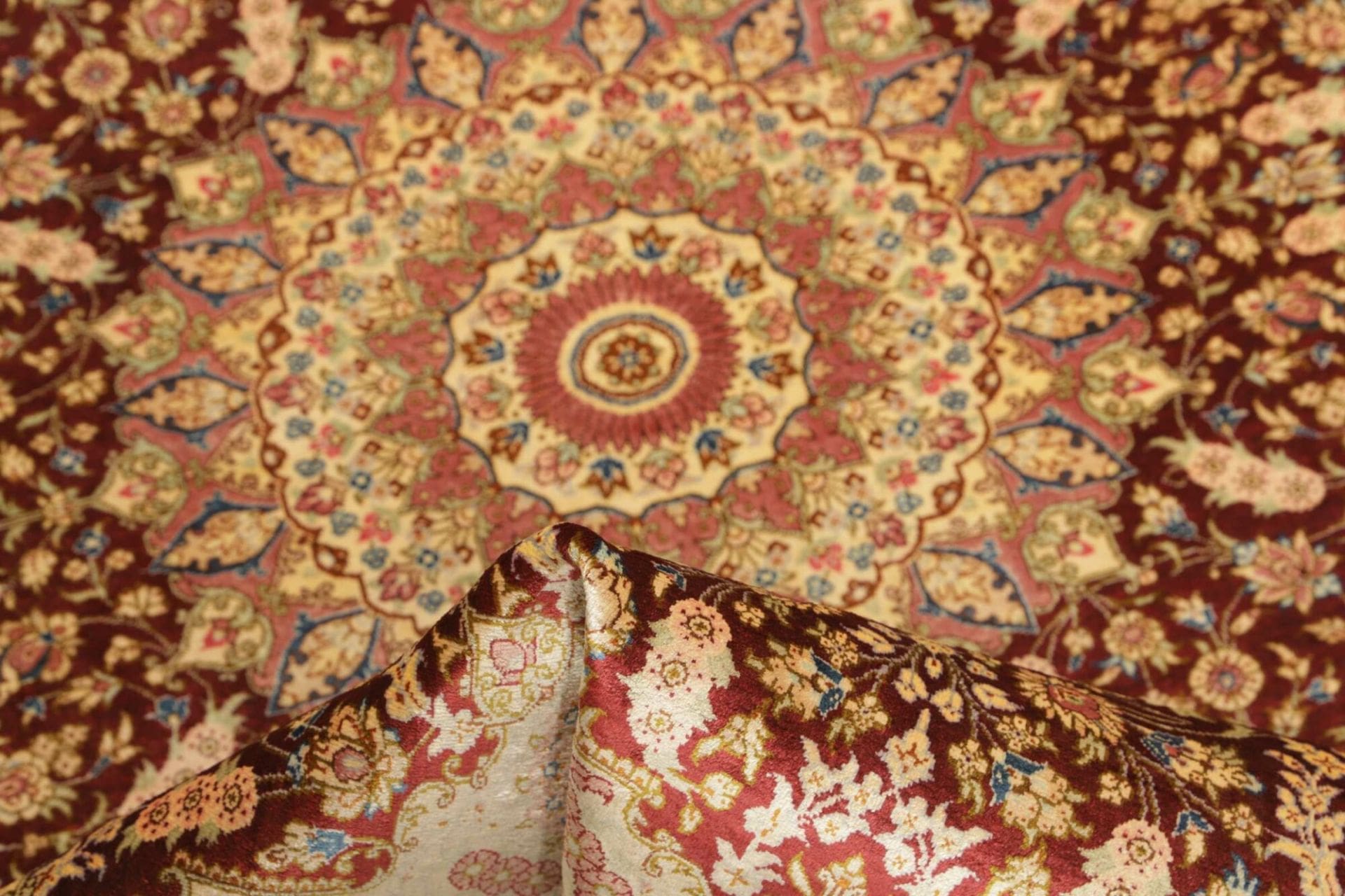 Ghom Perserteppich 104 × 150 cm aus Seide, handgeknüpft