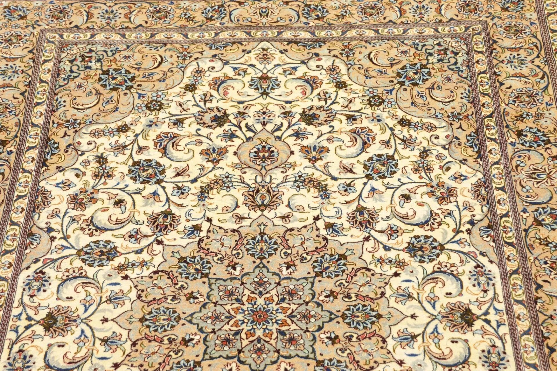 Ghom Perserteppich 103 × 148 cm aus Seide, handgeknüpft