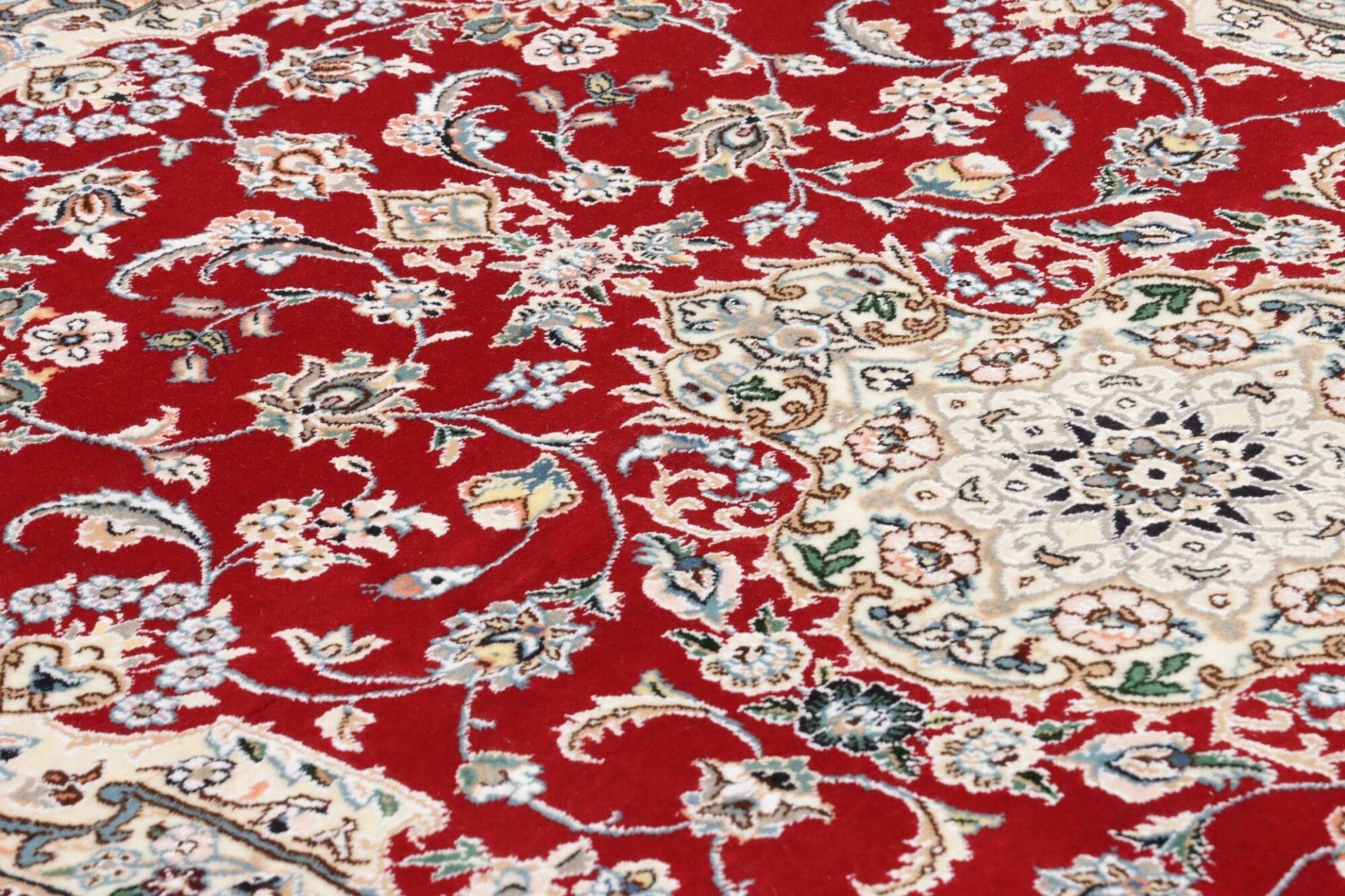 Nain Perserteppich aus Iran, 105 × 157 cm