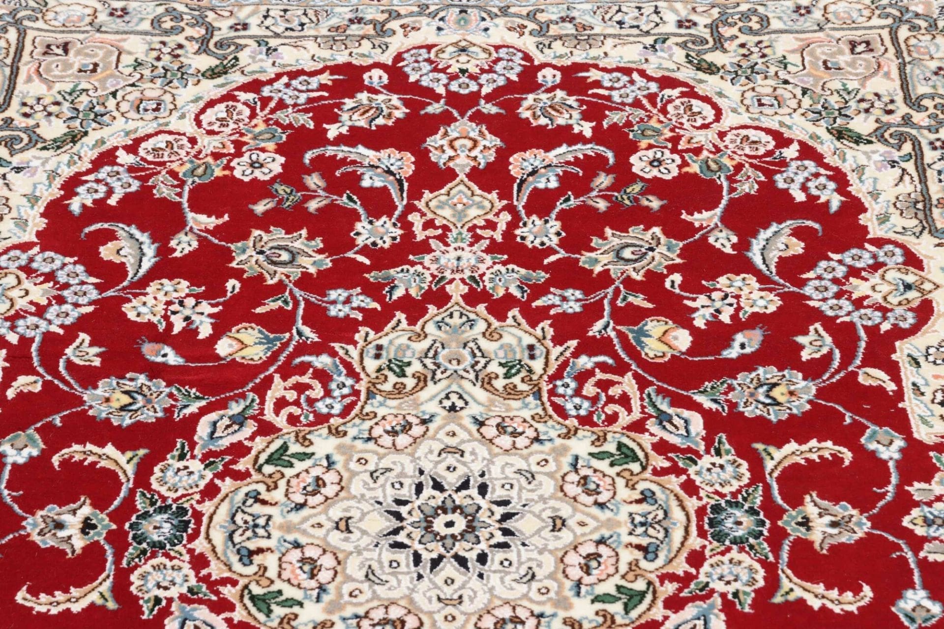 Nain Perserteppich aus Iran, 105 × 157 cm
