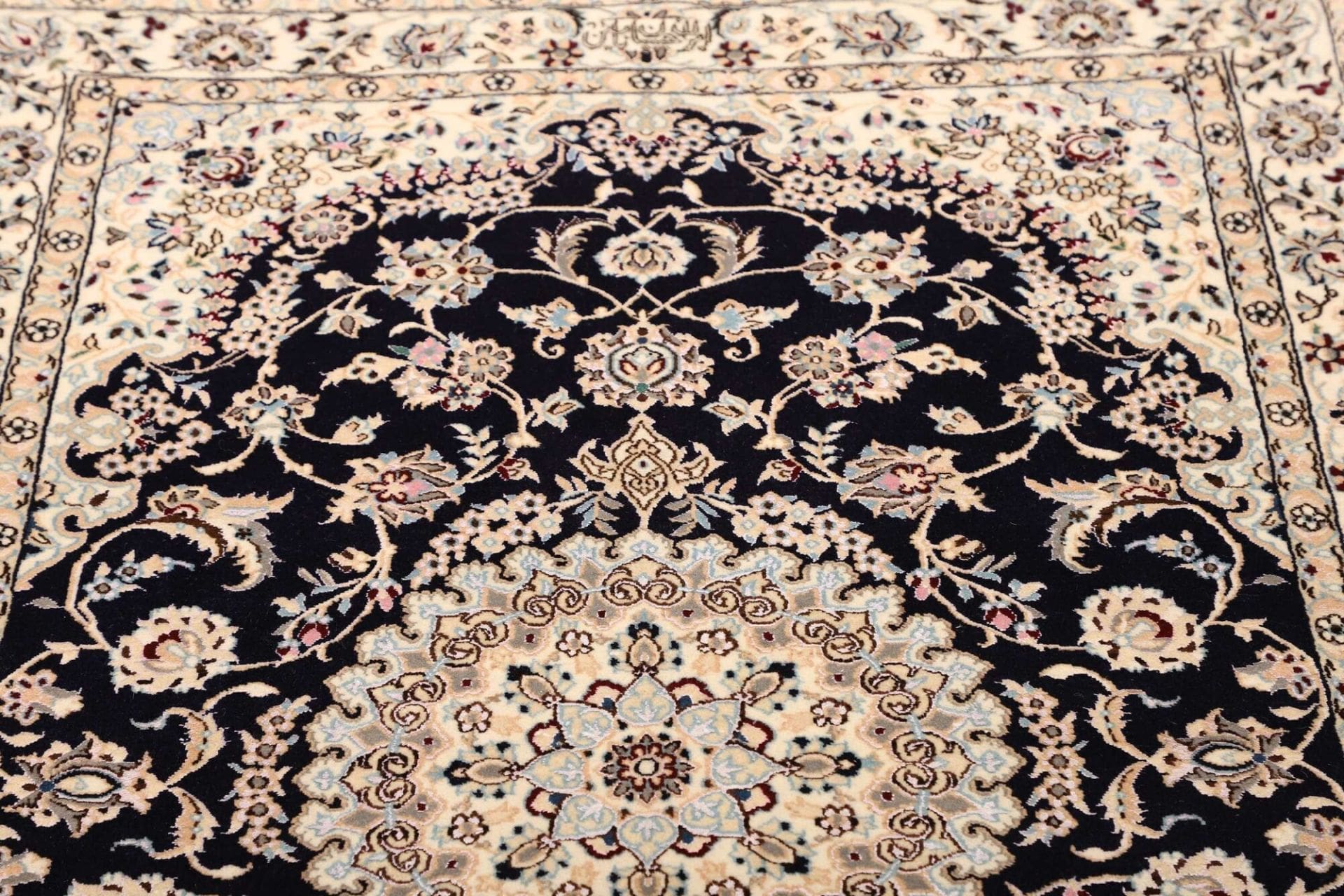 Nain Perserteppich 105 × 155 cm aus Wolle, handgeknüpft