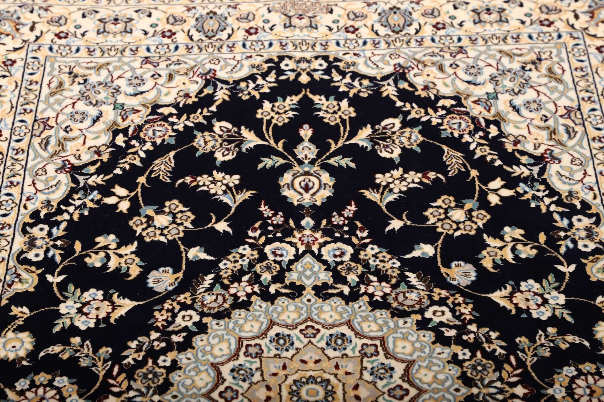 Handgeknüpfter Nain Perserteppich 102 × 156 cm