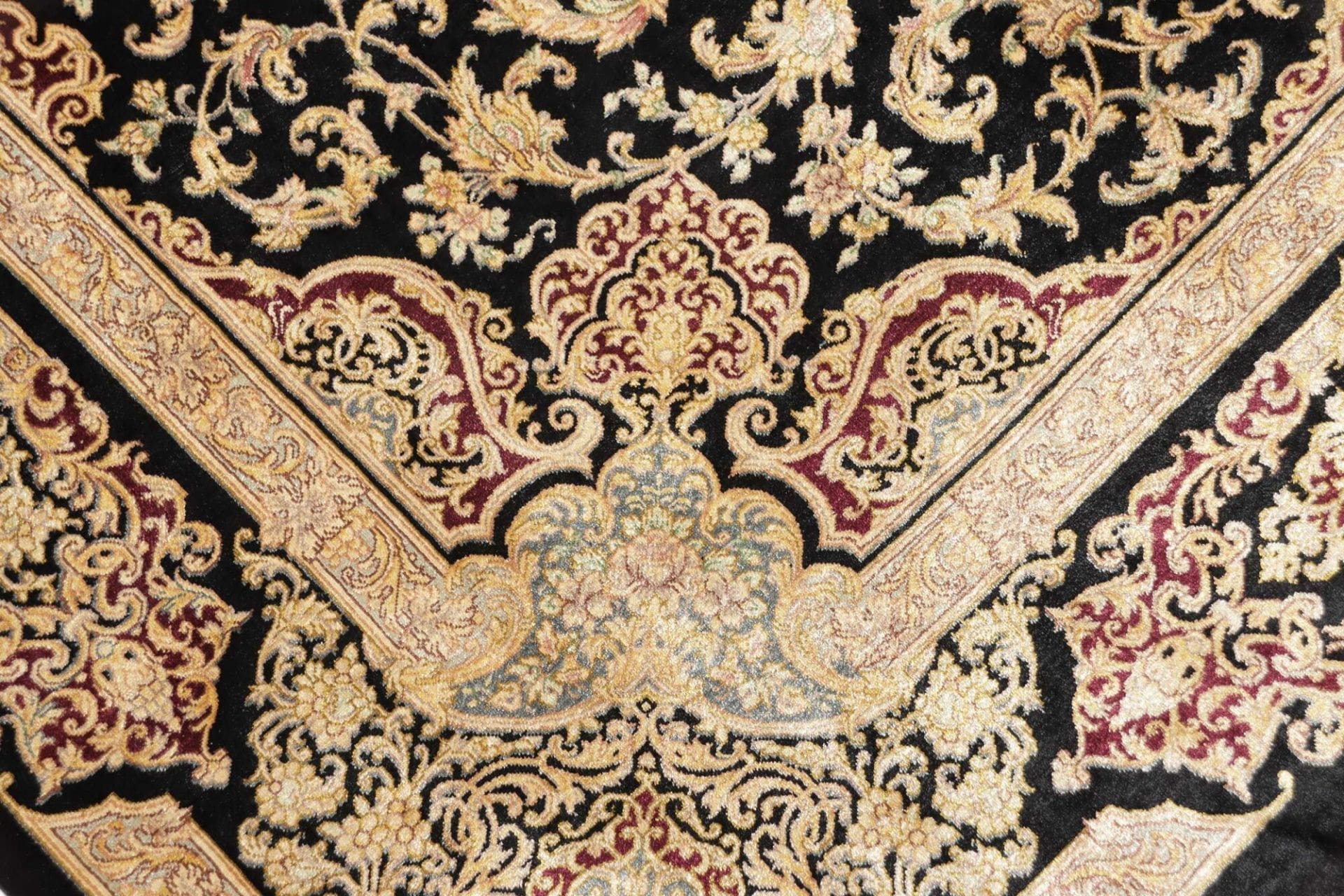 Ghom Perserteppich 103 × 151 cm aus Seide, handgeknüpft