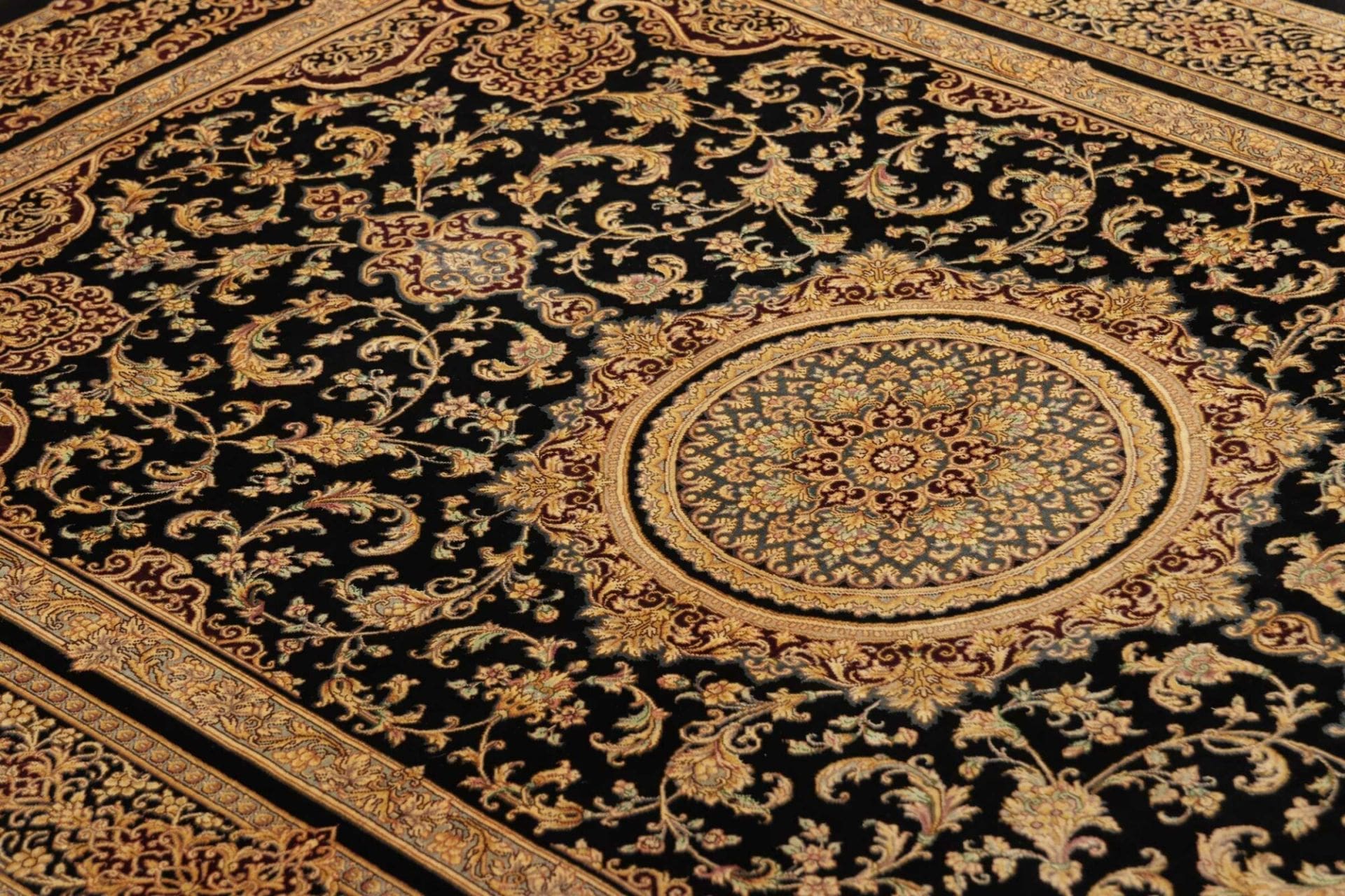 Ghom Perserteppich 103 × 151 cm aus Seide, handgeknüpft