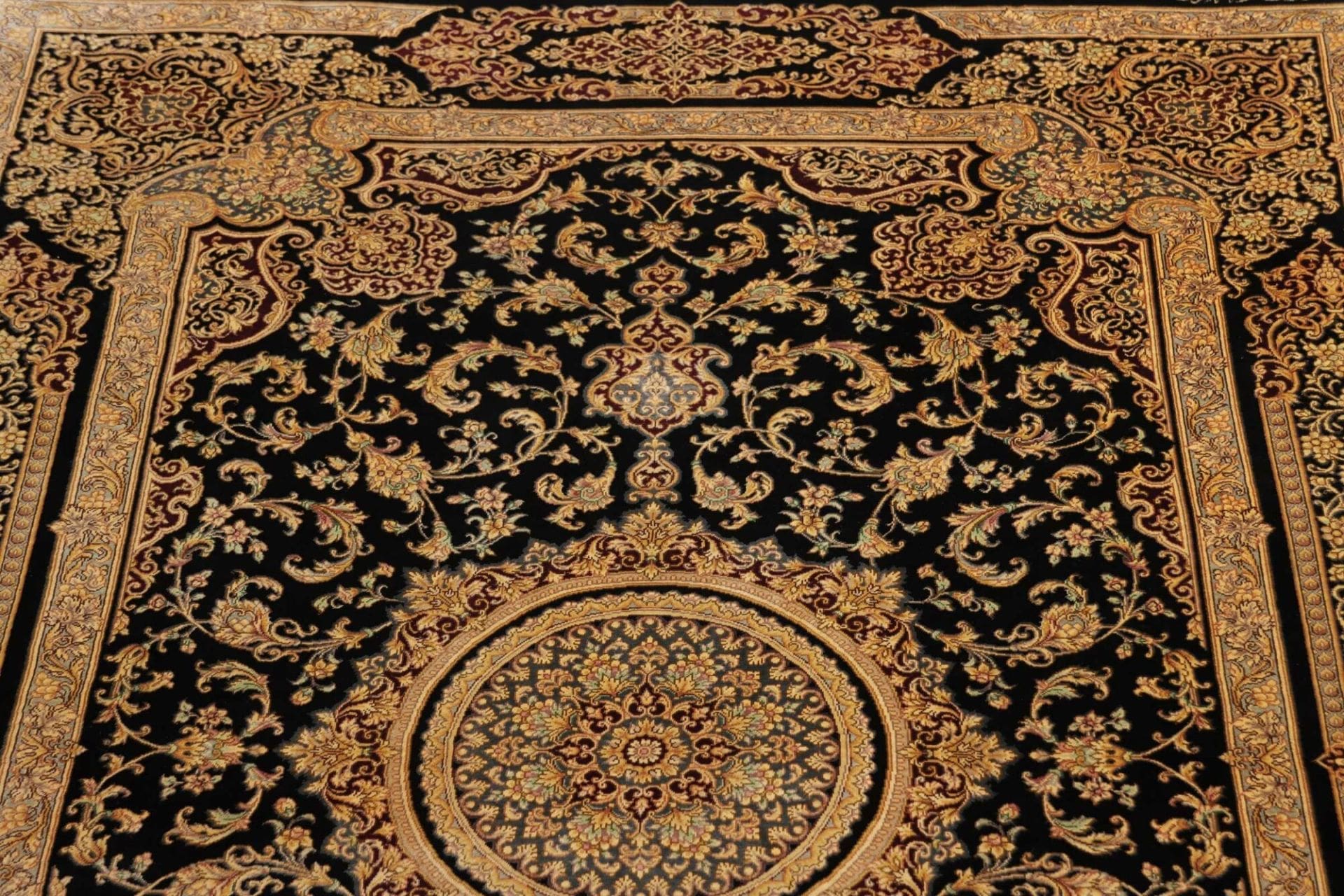 Ghom Perserteppich 103 × 151 cm aus Seide, handgeknüpft