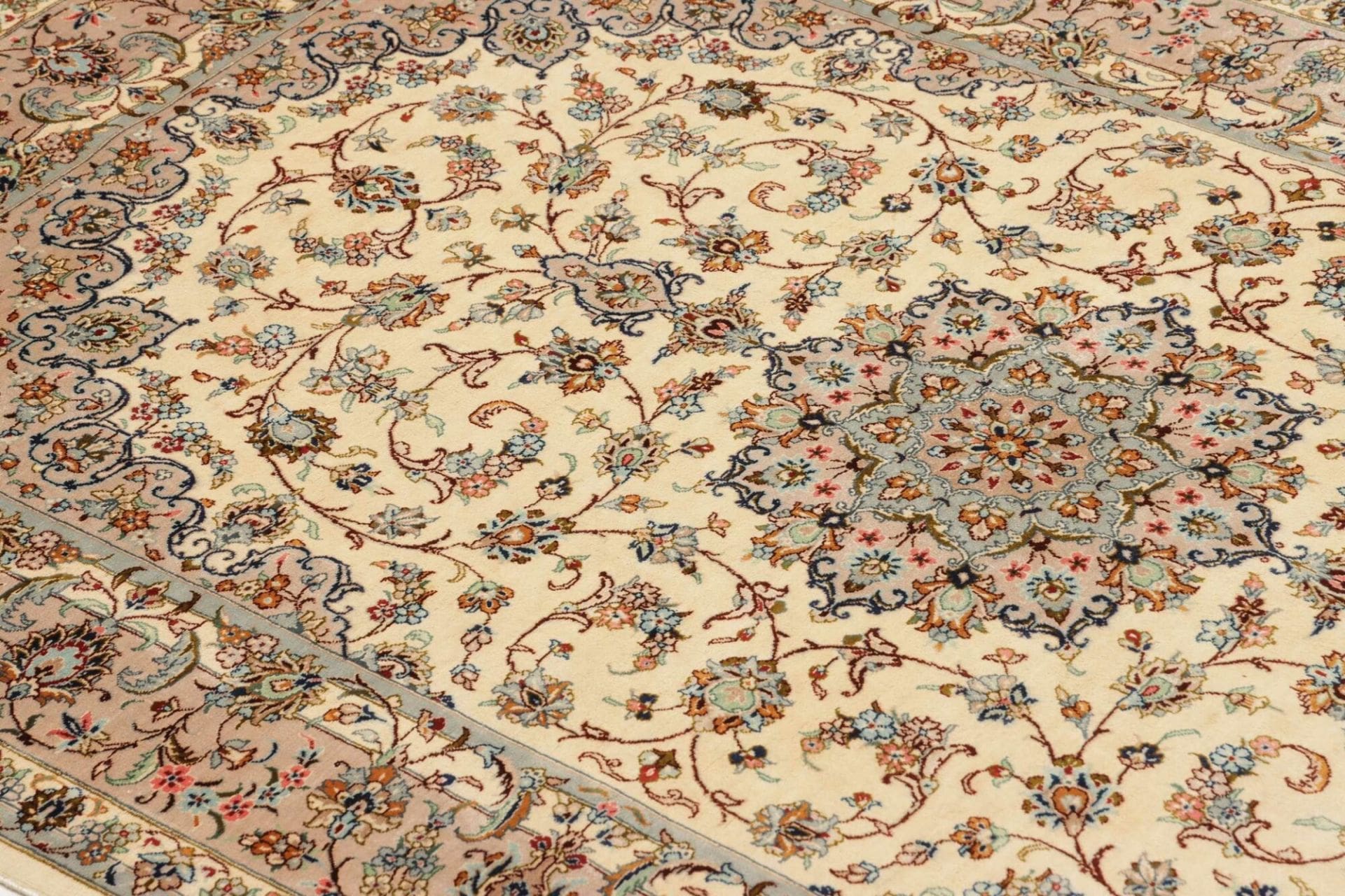 Ghom Perserteppich 103 × 150 cm aus Seide, handgeknüpft