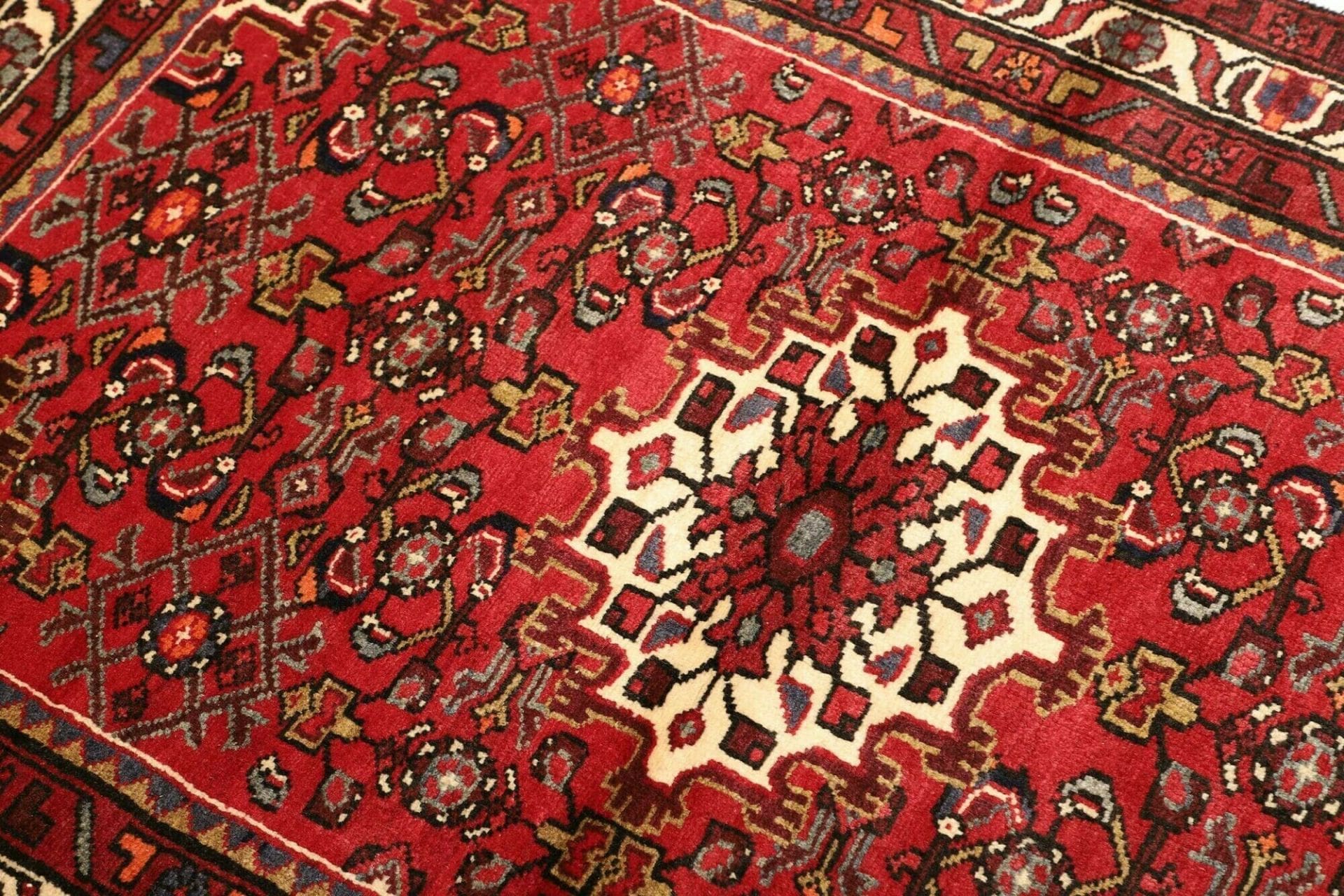 Hamadan Perserteppich aus Iran, 113 × 155 cm